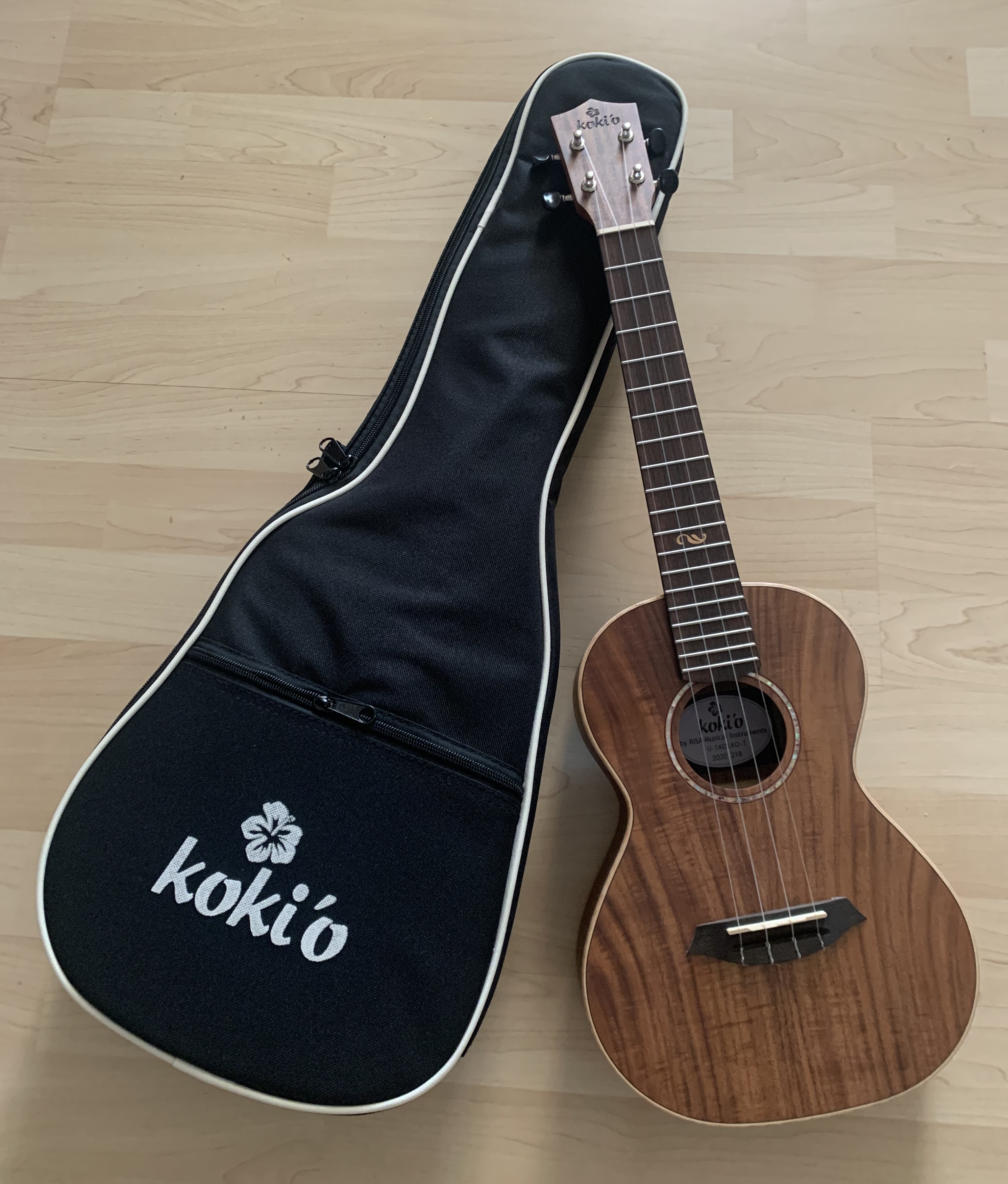 Tenor Ukulele aus KOA  mit massiver Decke + Gigbag