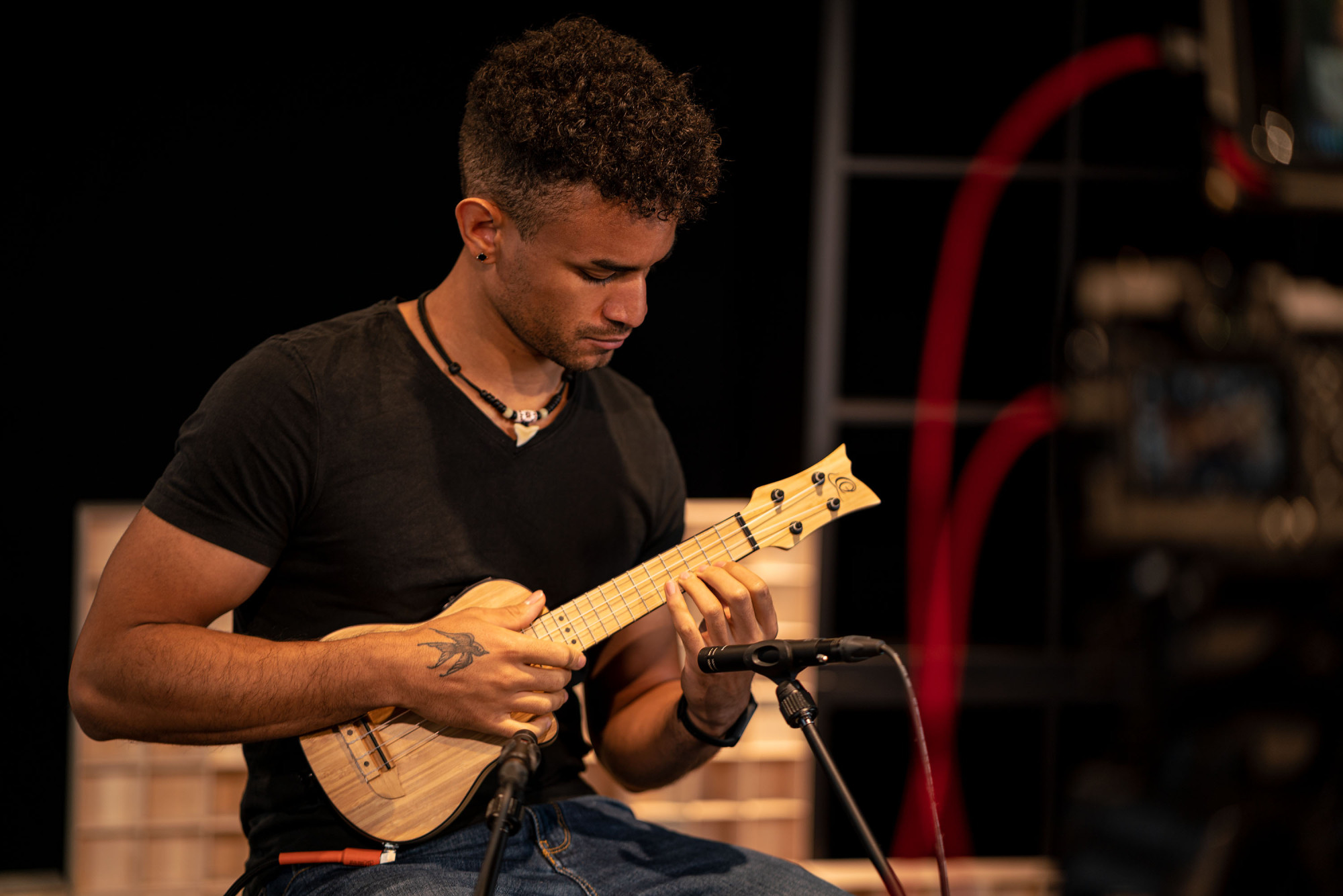 Ortega Sopran Ukulele RUNAB-SO mit Gigbag und Tonabnehmer