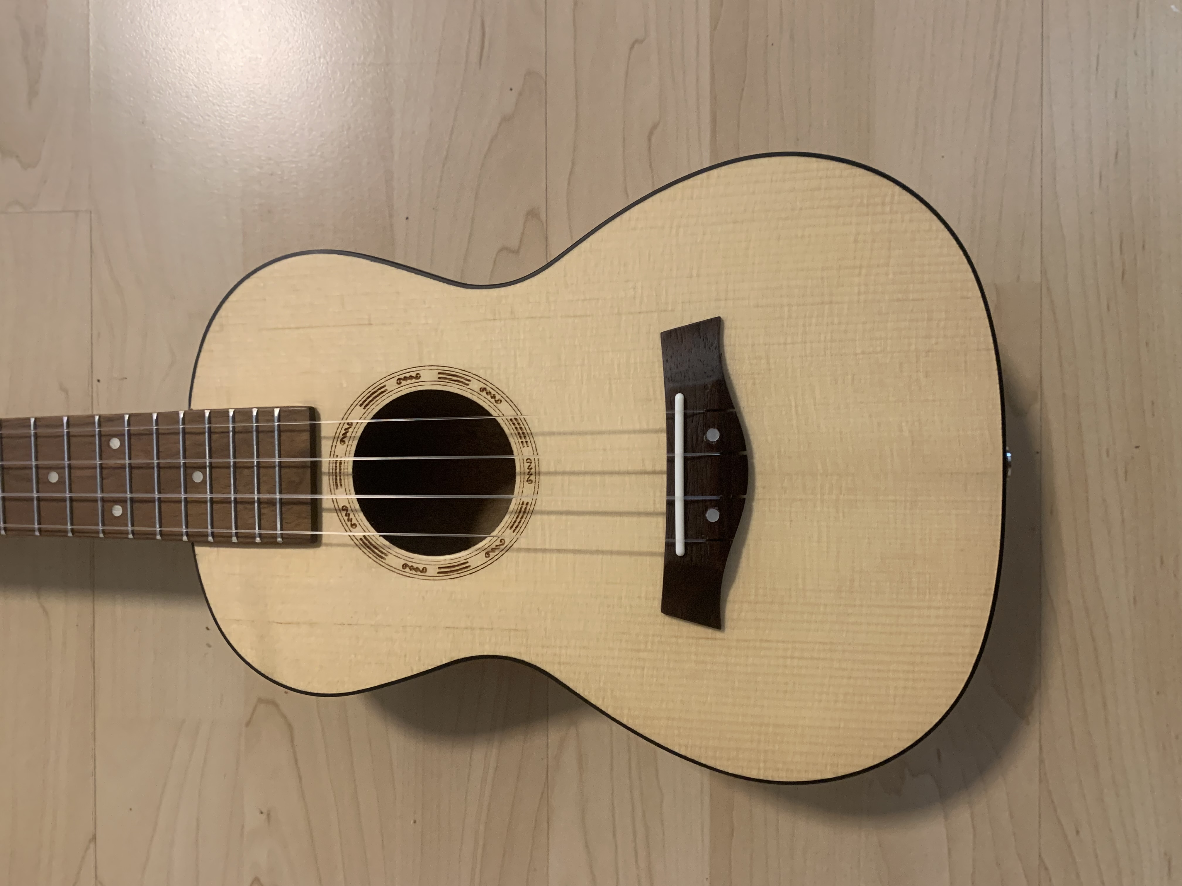 Konzert Ukulele 23" - Fichte Decke + Mahagoni Zarge Sonderpreis