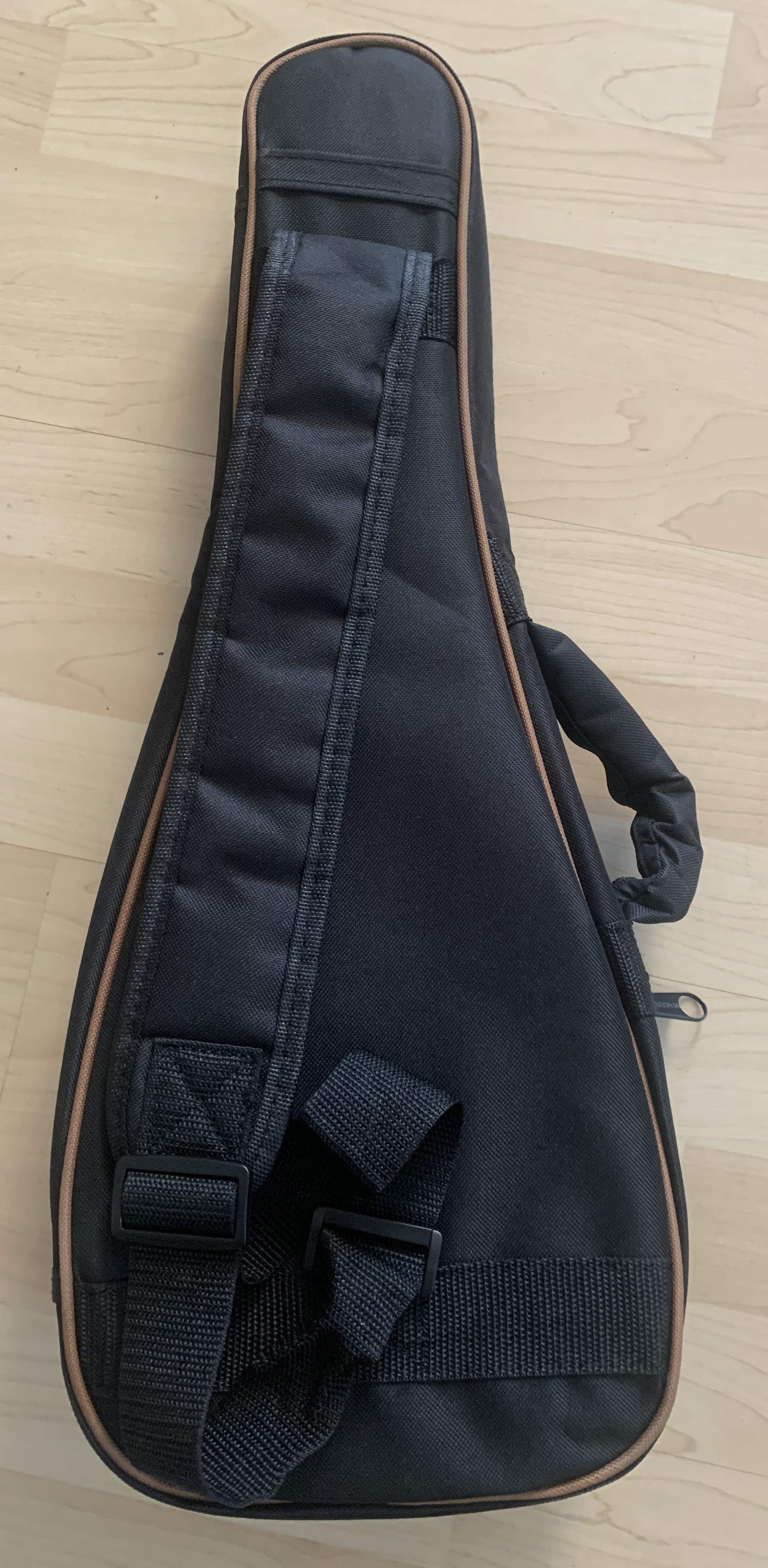 Ortega Sopran Ukulele RUNAB-SO mit Gigbag und Tonabnehmer