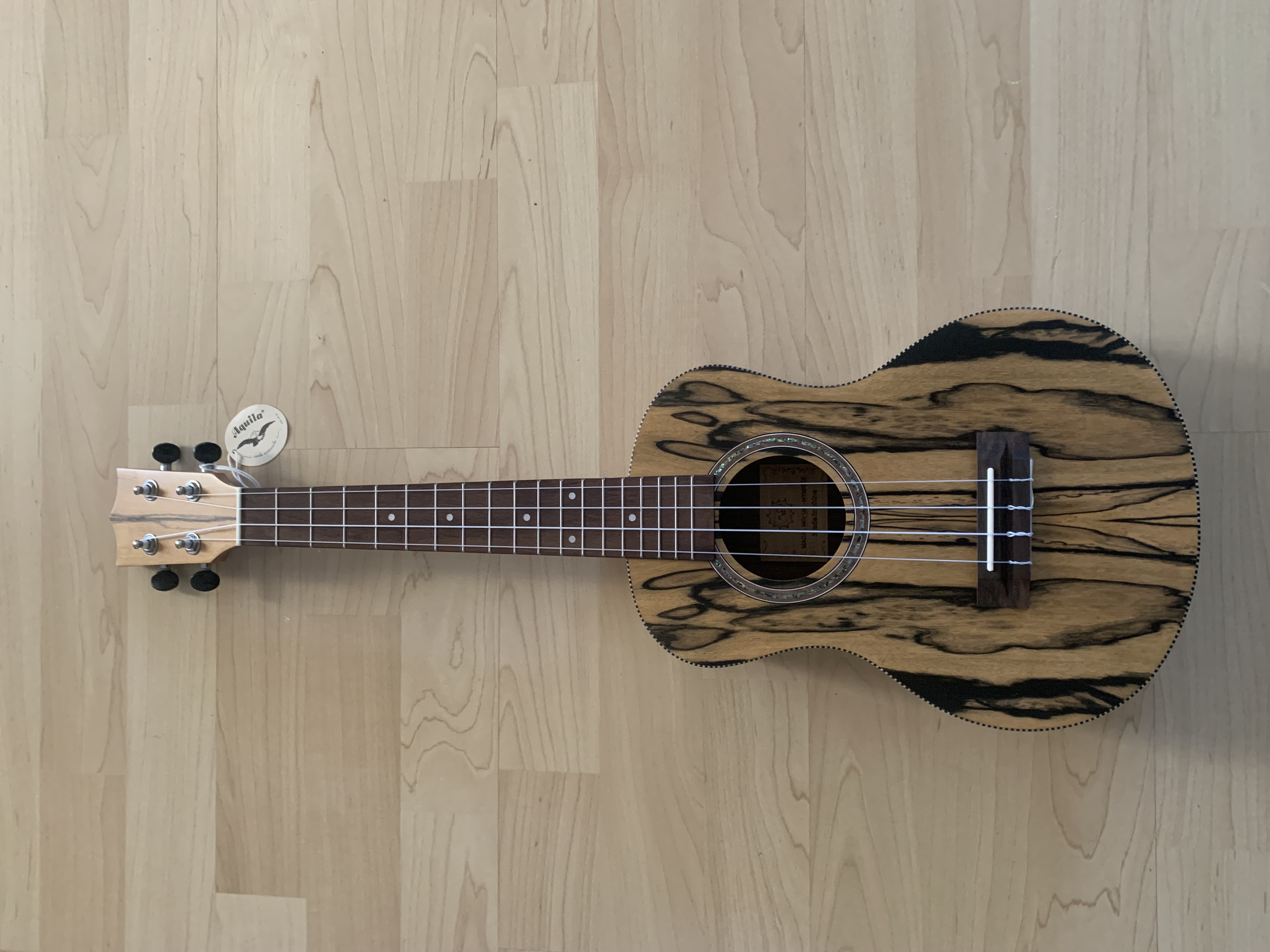 Tenor Ukulele aus weißem Ebenholz zum *SONDERPREIS*