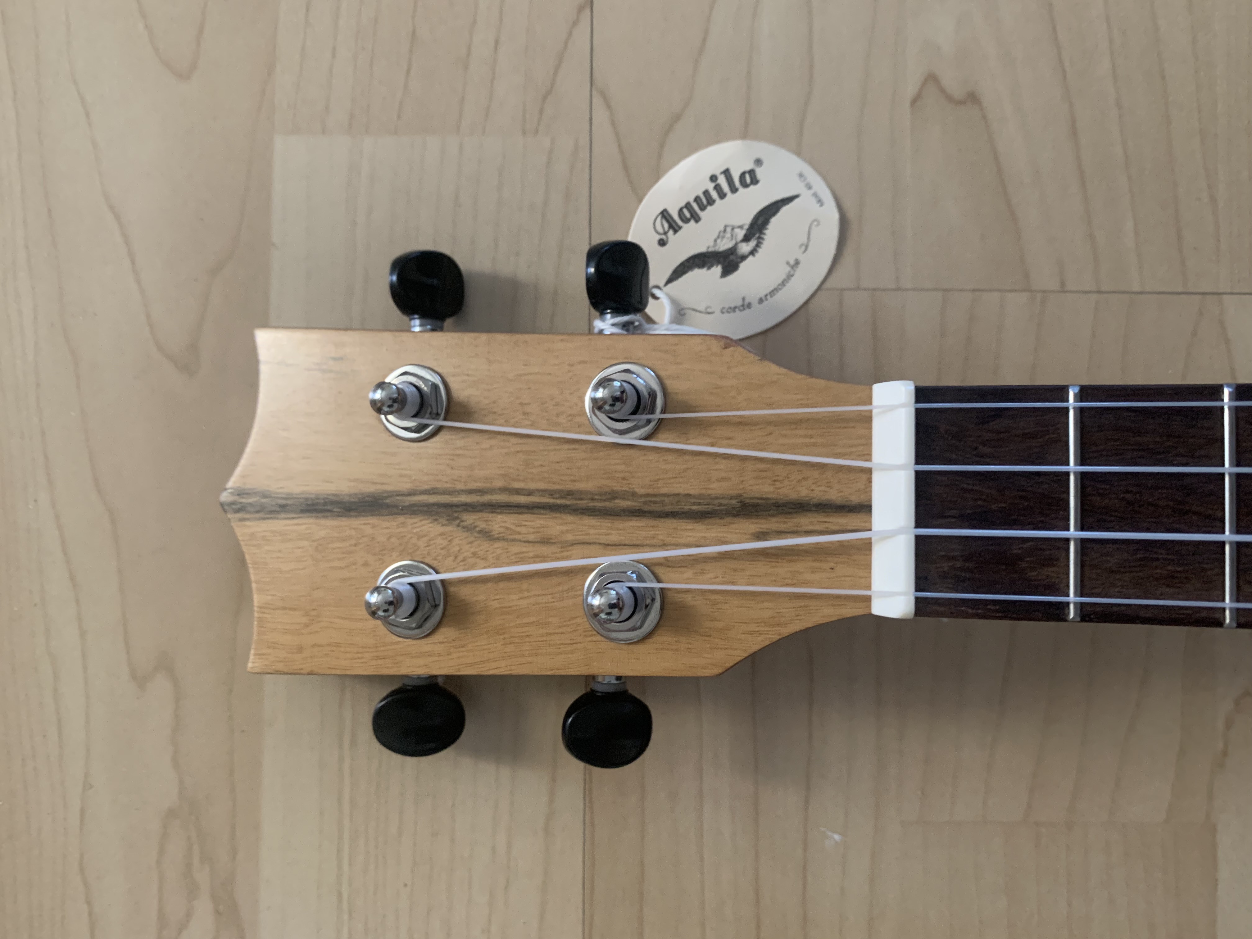 Tenor Ukulele aus weißem Ebenholz zum *SONDERPREIS*