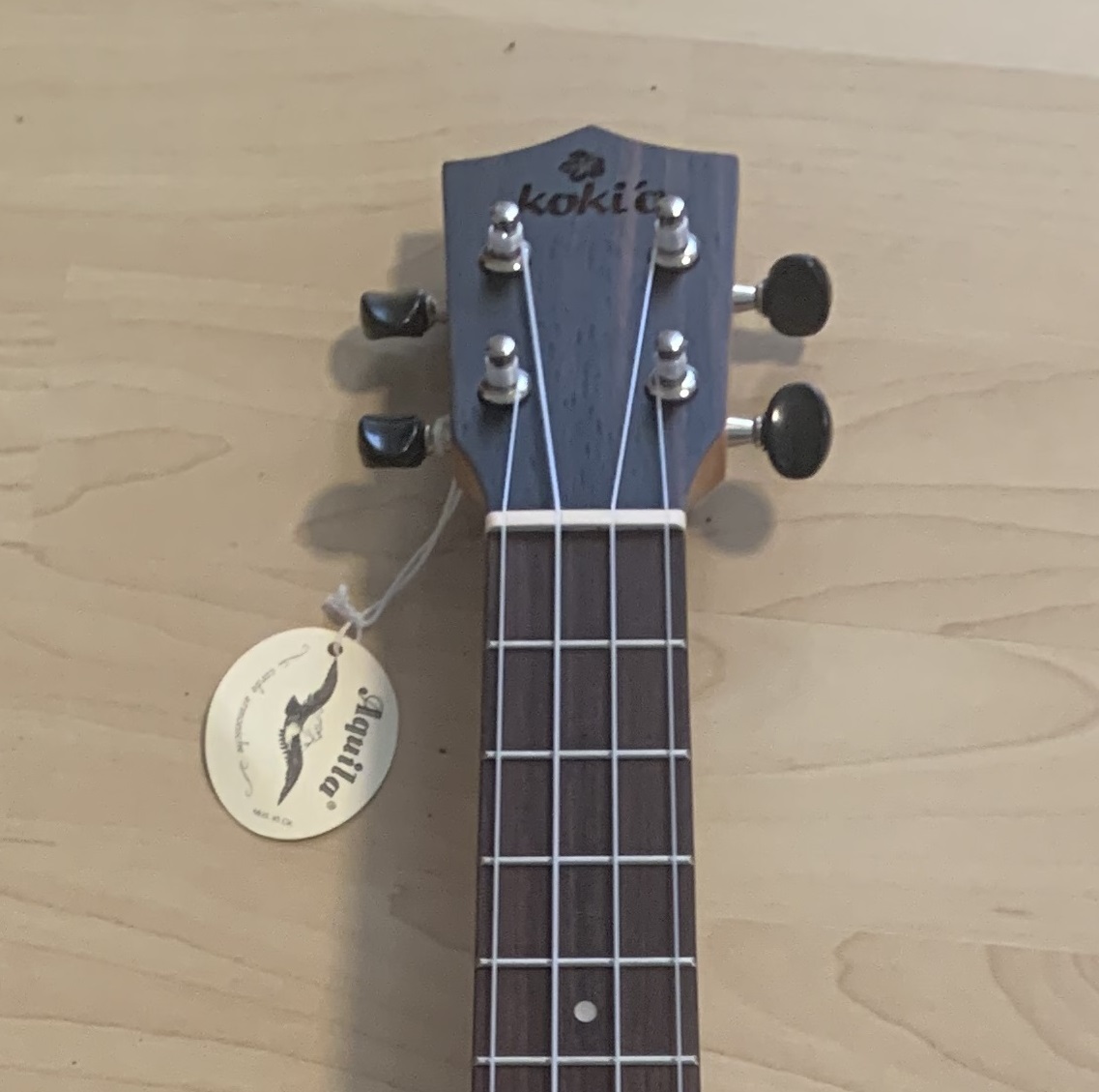 Koki`o Ebenholz Tenor Ukulele mit Tonabnehmer/Stimmgerät + Gigbag