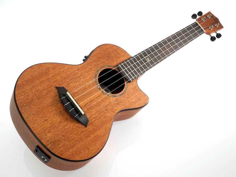 koki´o Tenor Ukulele mit Tonabnehmer + Gigbag massive Decke