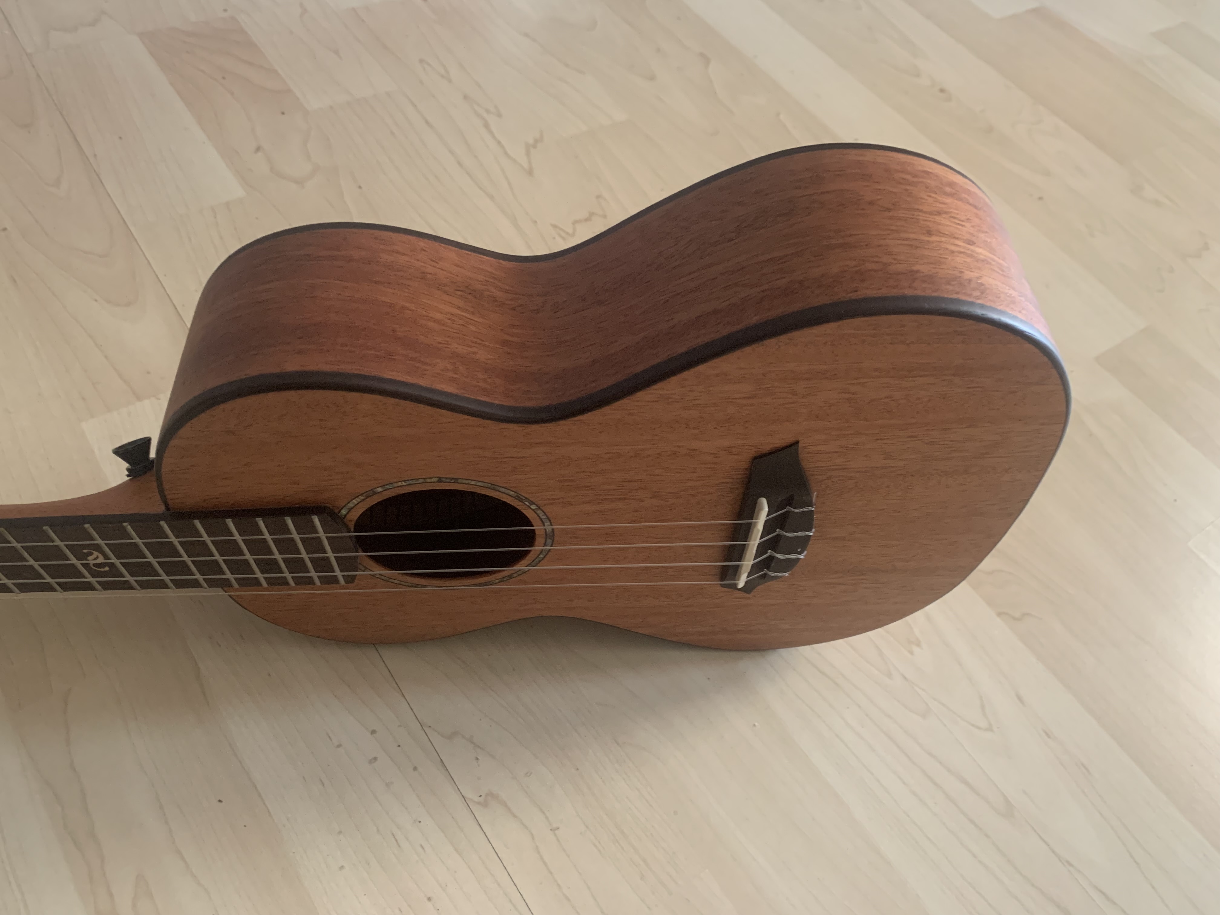 koki´o Tenor Ukulele *NEU* nU-SMHLMH-T mit Gigbag - massive Mahagoni Decke