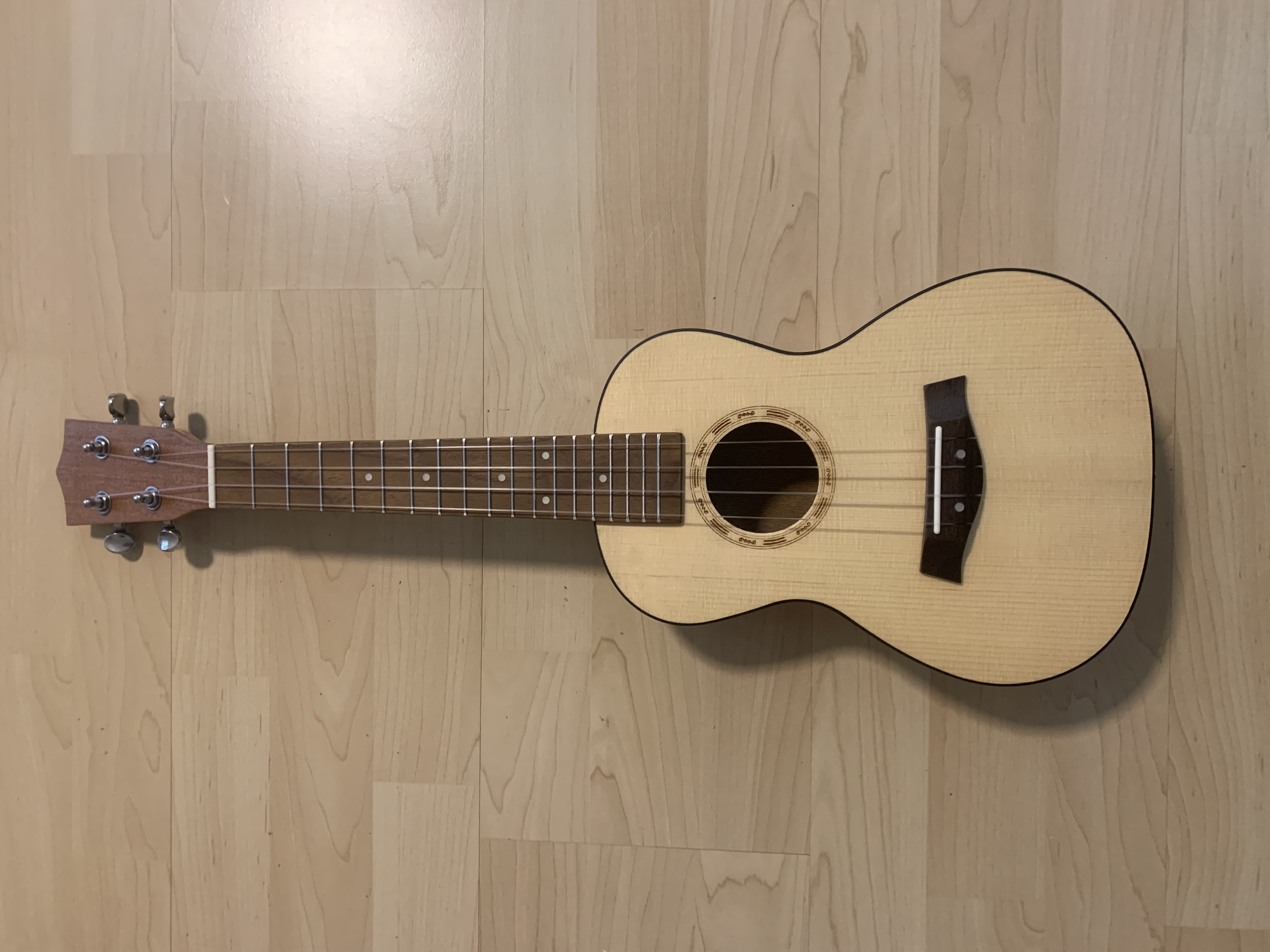 Konzert Ukulele 23" - Fichte Decke + Mahagoni Zarge Sonderpreis
