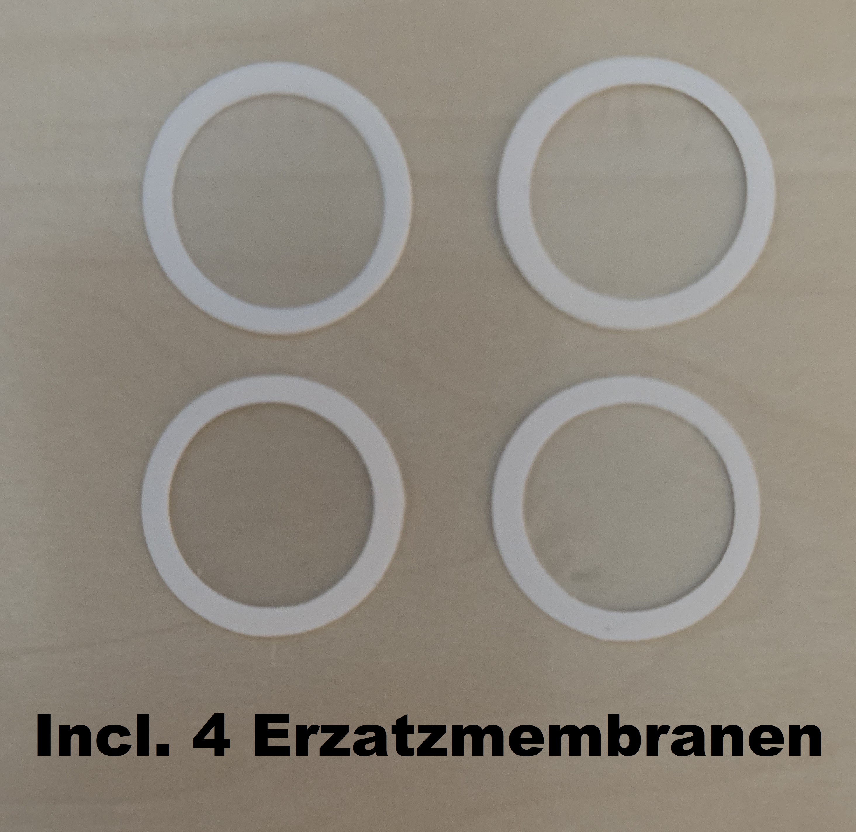 4 x Kazoo in den Farben: Gold-Silber-Rot-Blau + 4 x Umhängegurte + 4 Ersatzmembranen 4 x Kazoo in den Farben: Gold-Silber-Rot-Blau + 4 x Umhängegurte + 4 Ersatzmembranen