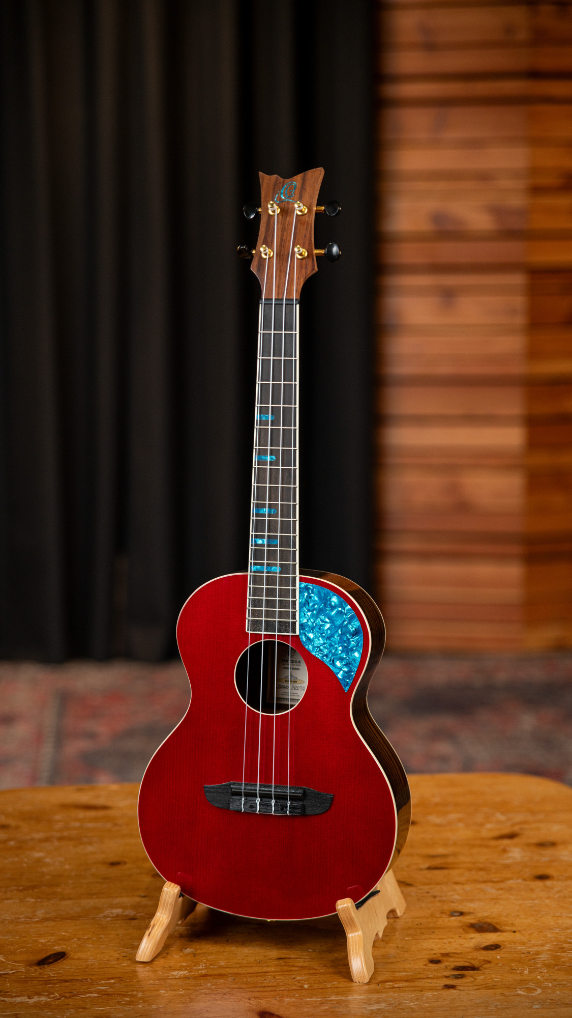 Ortega Tenor Ukulele mit Zubehör  *Sonderpreis*