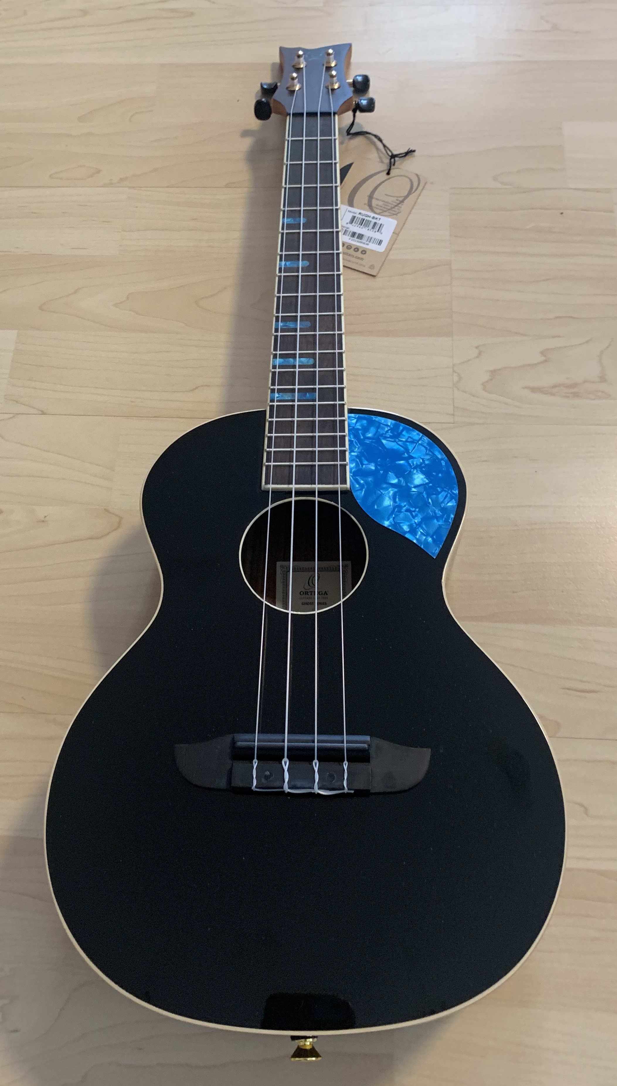 Ortega Tenor Ukulele mit Gigbag + Zubehör zum Sonderpreis