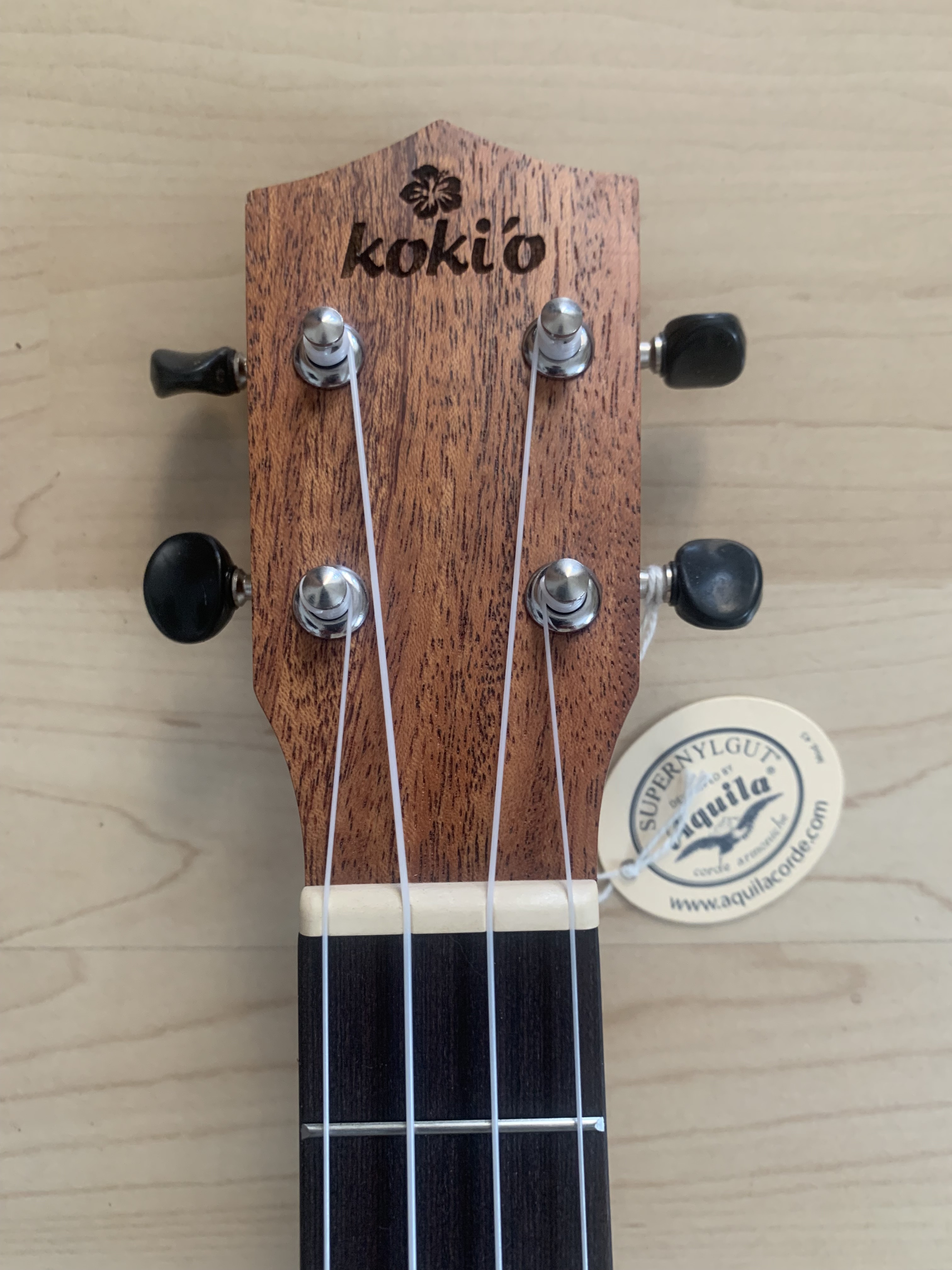 koki´o Tenor Ukulele mit Tonabnehmer + Gigbag massive Decke