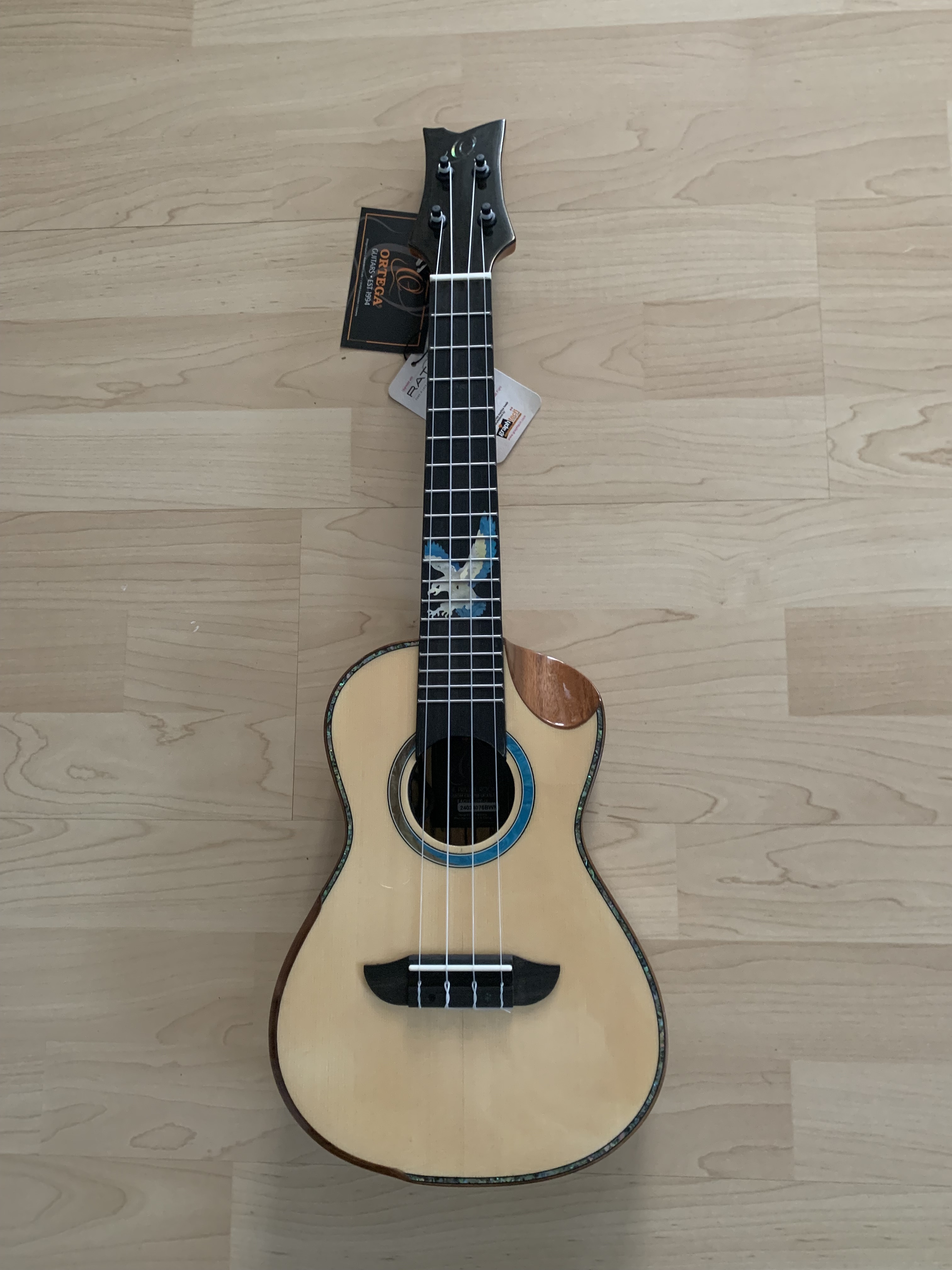 Ortega Konzert Ukulele Eaglesuite mit Gigbag + Tonabnehmer