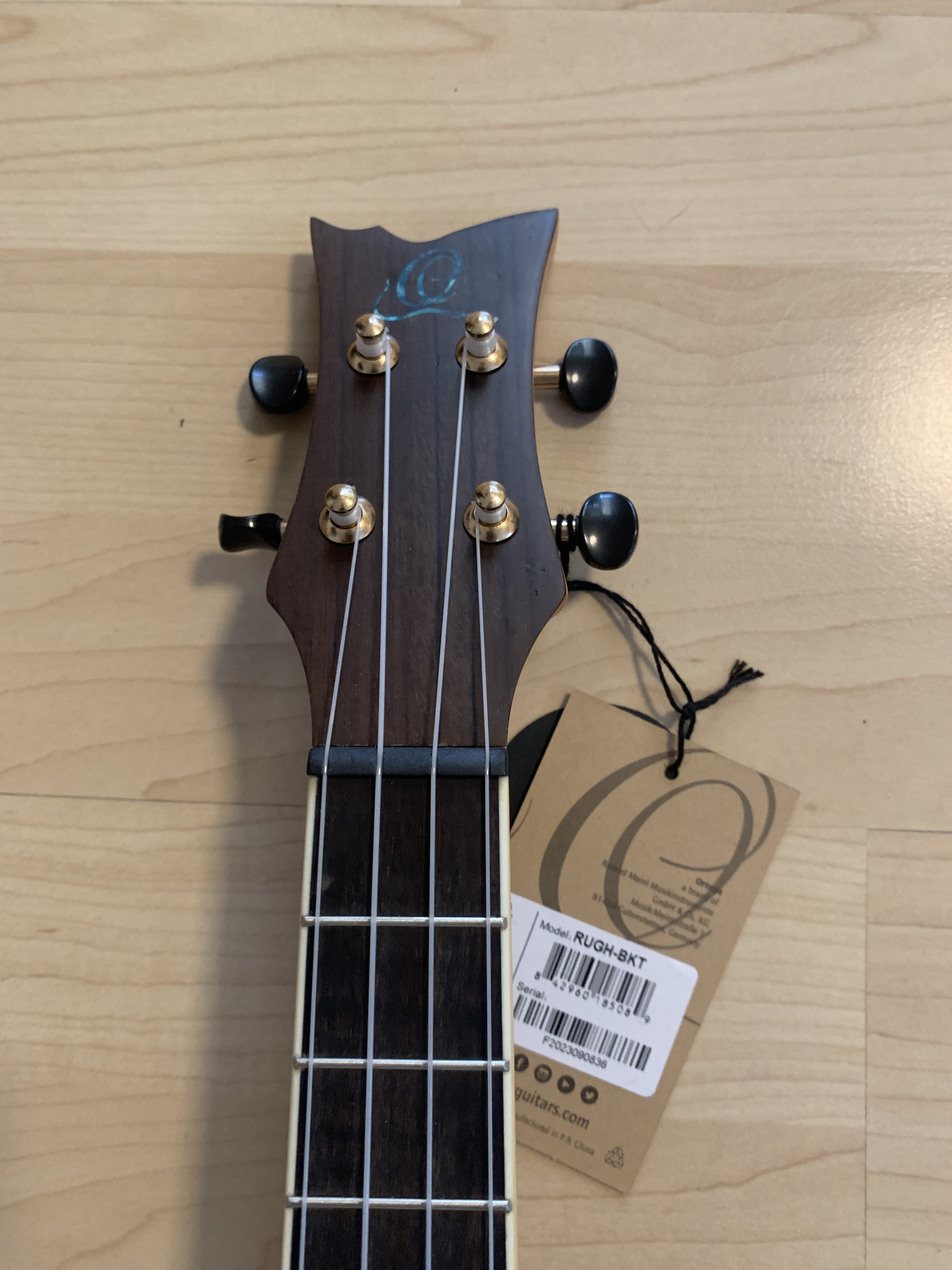 Ortega Tenor Ukulele mit Gigbag + Zubehör zum Sonderpreis