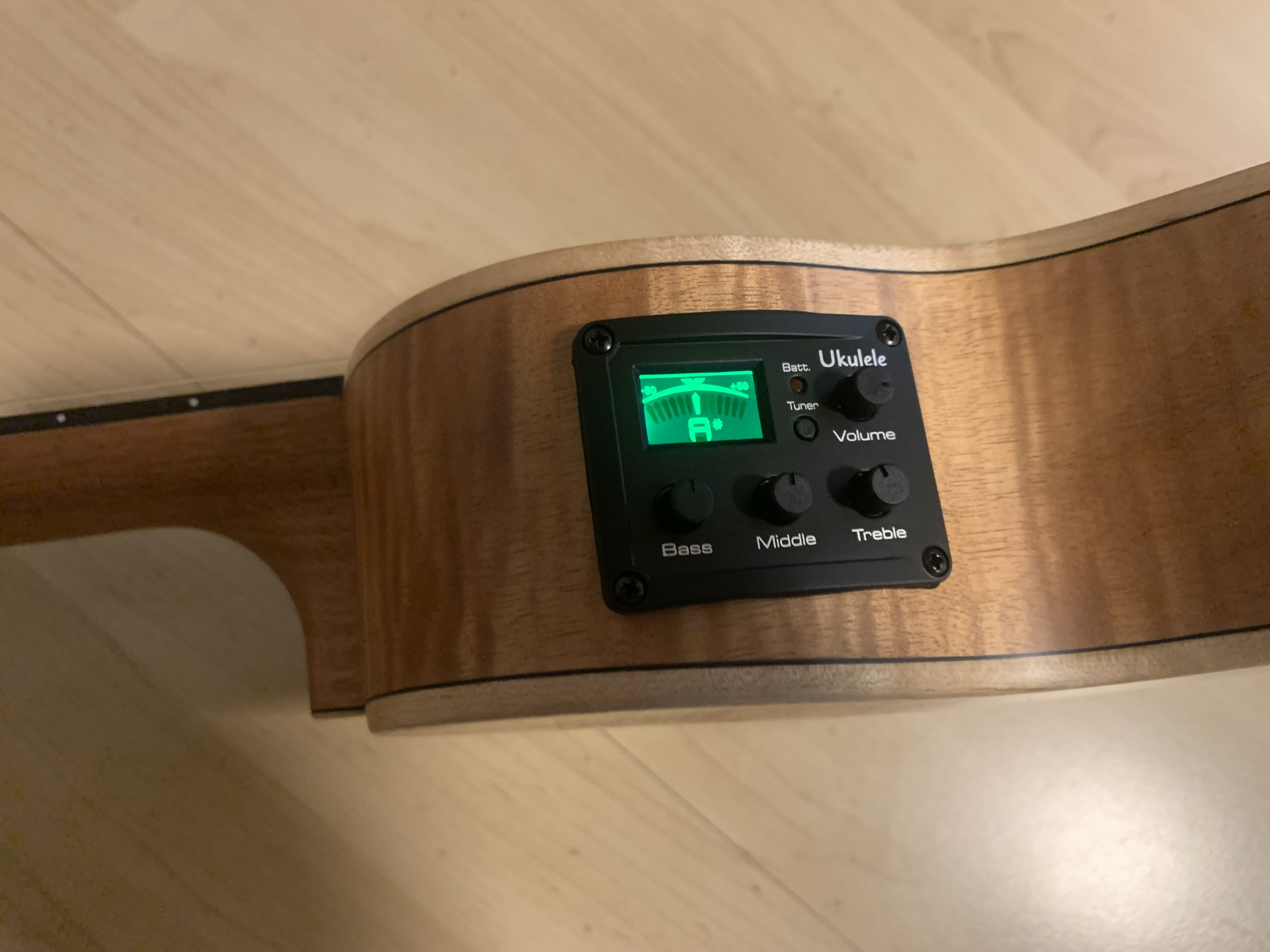 koki´o Konzert Ukulele *NEU* mit Tonabnehmer + Gigbag zum Sonderpreis