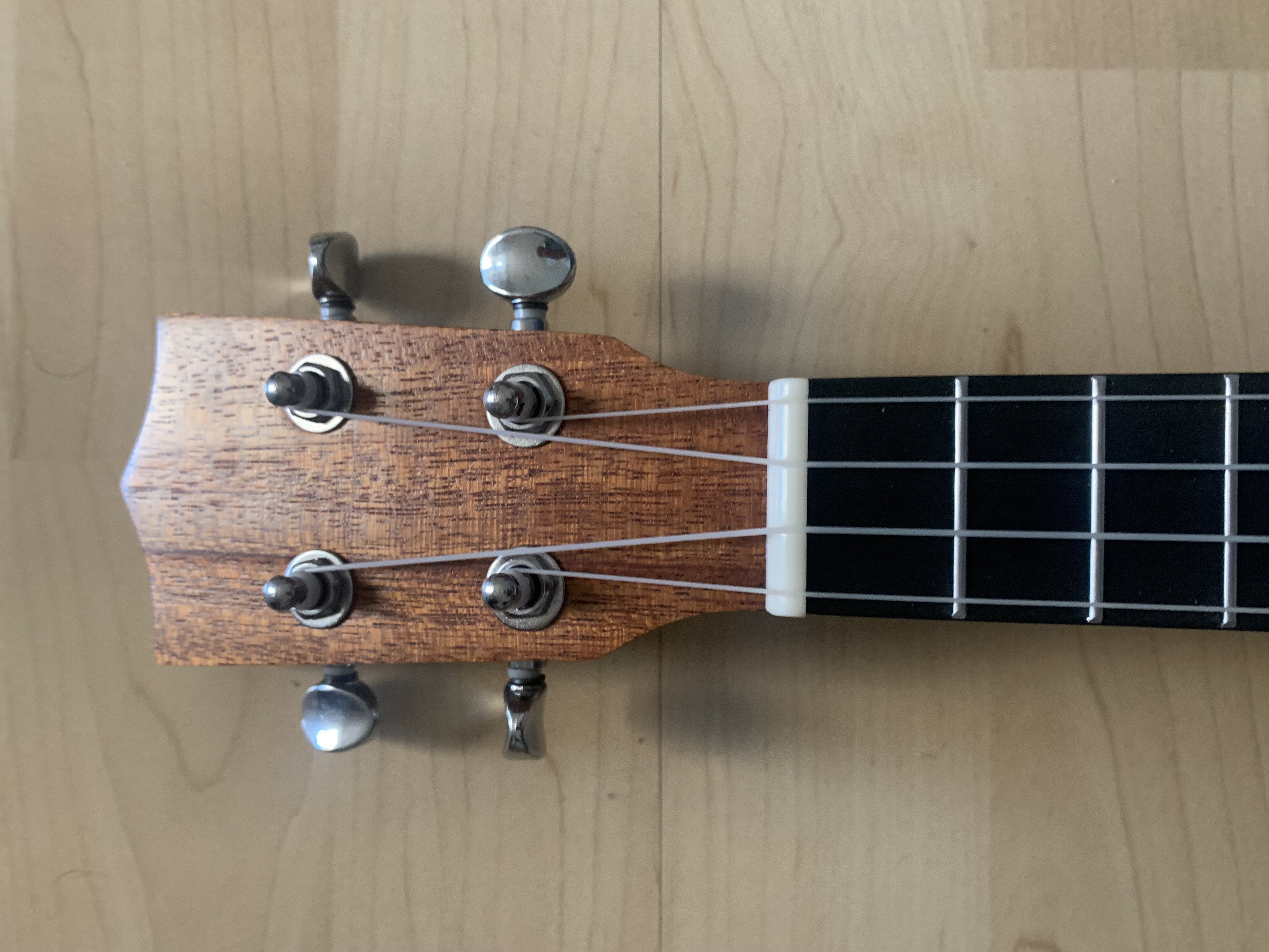 Konzert Ukulele mit massiver Fichtendecke + Zubehör zum Sonderpreis Konzert Ukulele mit massiver Fichtendecke + Zubehör zum Sonderpreis