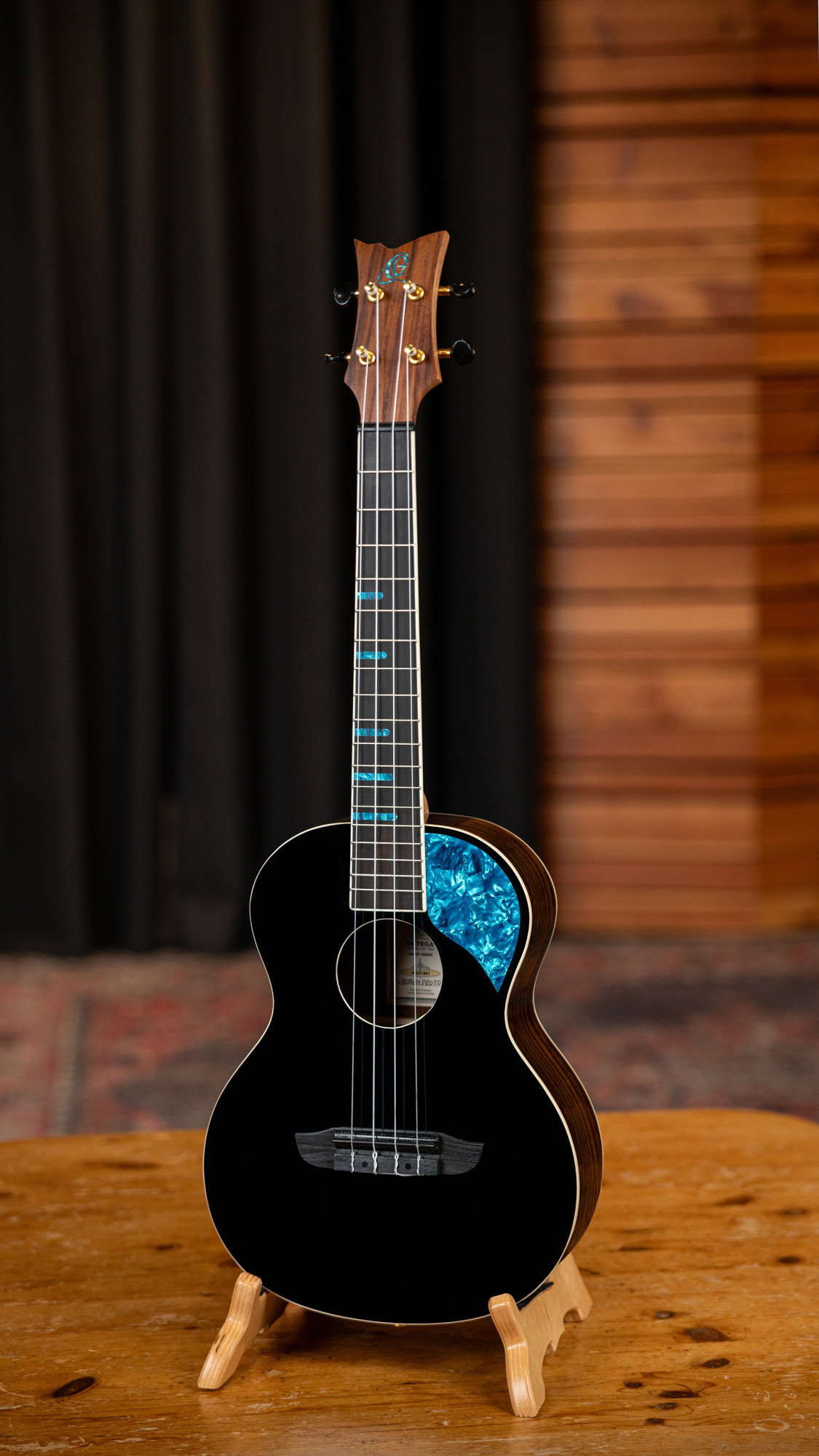 Ortega Tenor Ukulele mit Gigbag + Zubehör zum Sonderpreis