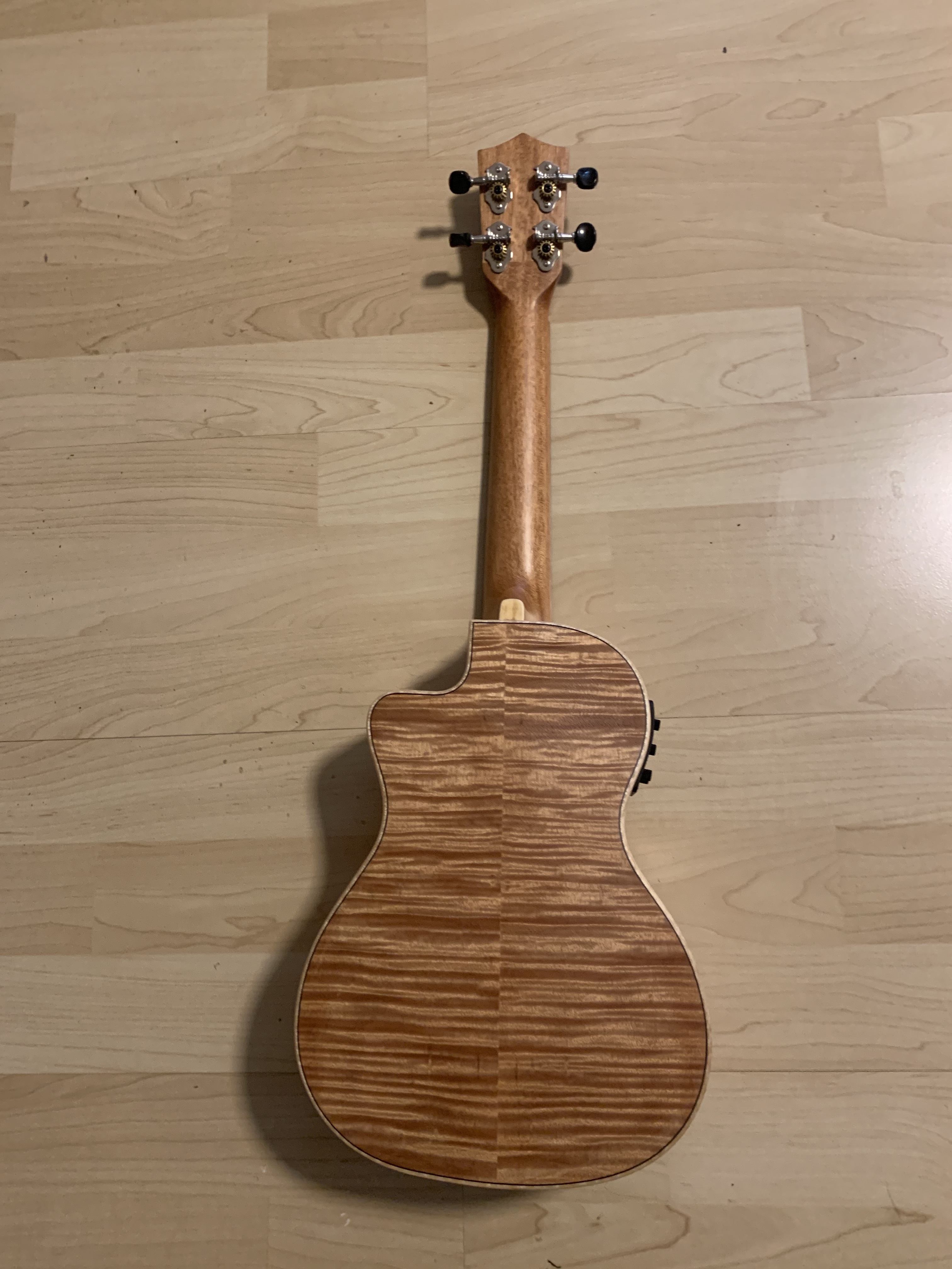 koki´o Konzert Ukulele *NEU* mit Tonabnehmer + Gigbag zum Sonderpreis