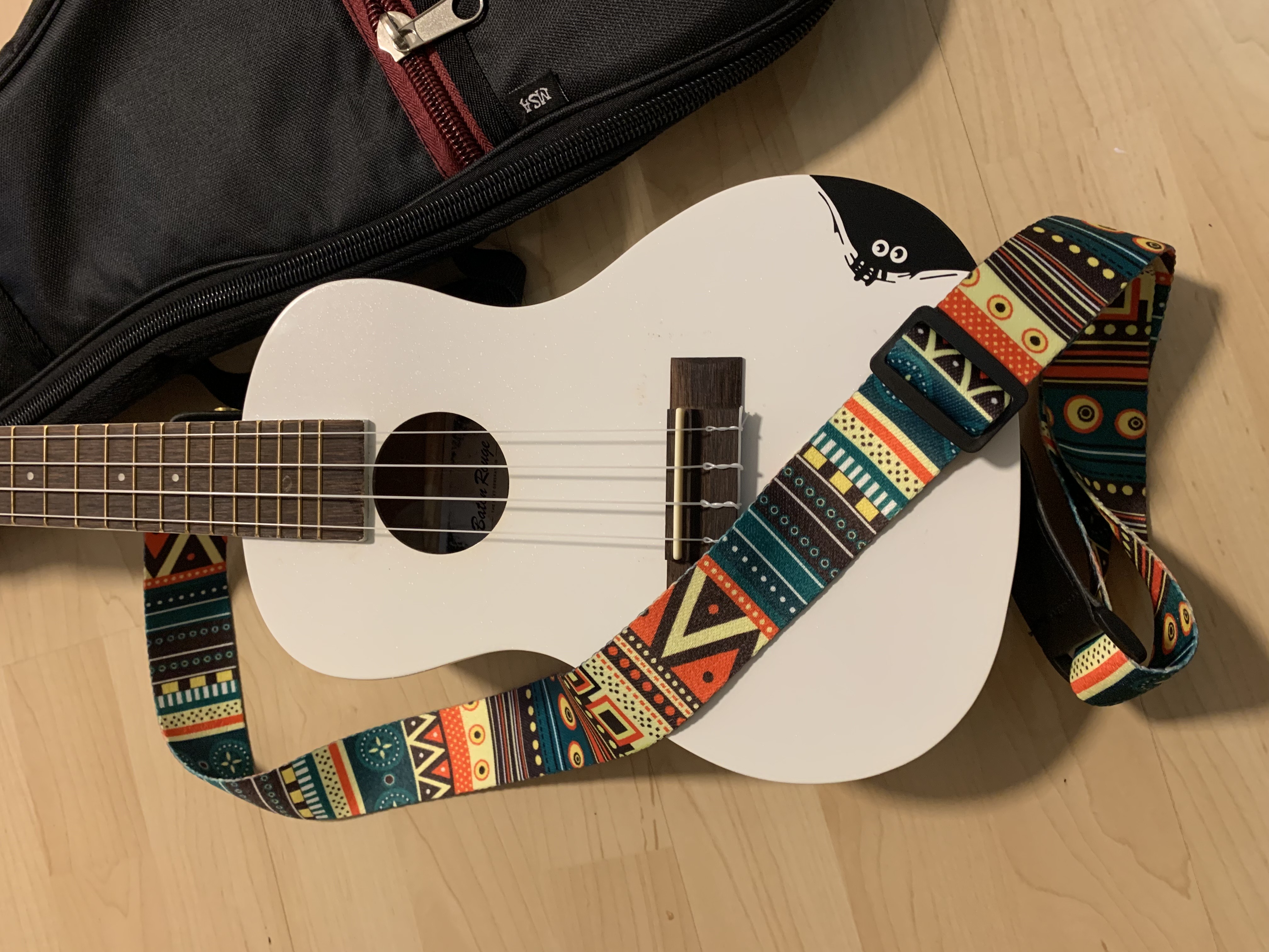 Konzert Ukulele "nosy J." matt metallic white mit Zubehör Konzert Ukulele "nosy J." matt metallic white mit Zubehör