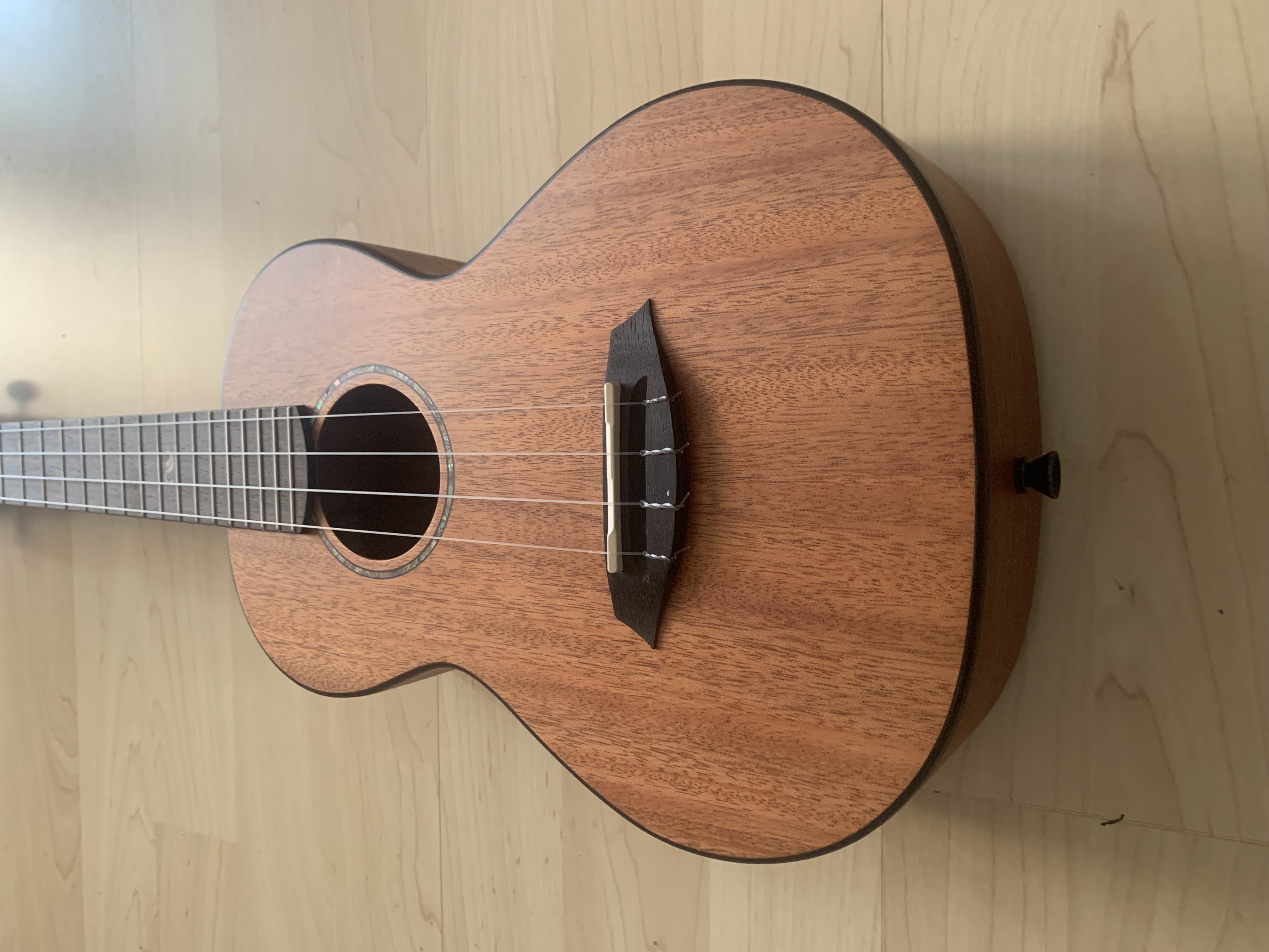 koki´o Tenor Ukulele *NEU* nU-SMHLMH-T mit Gigbag - massive Mahagoni Decke