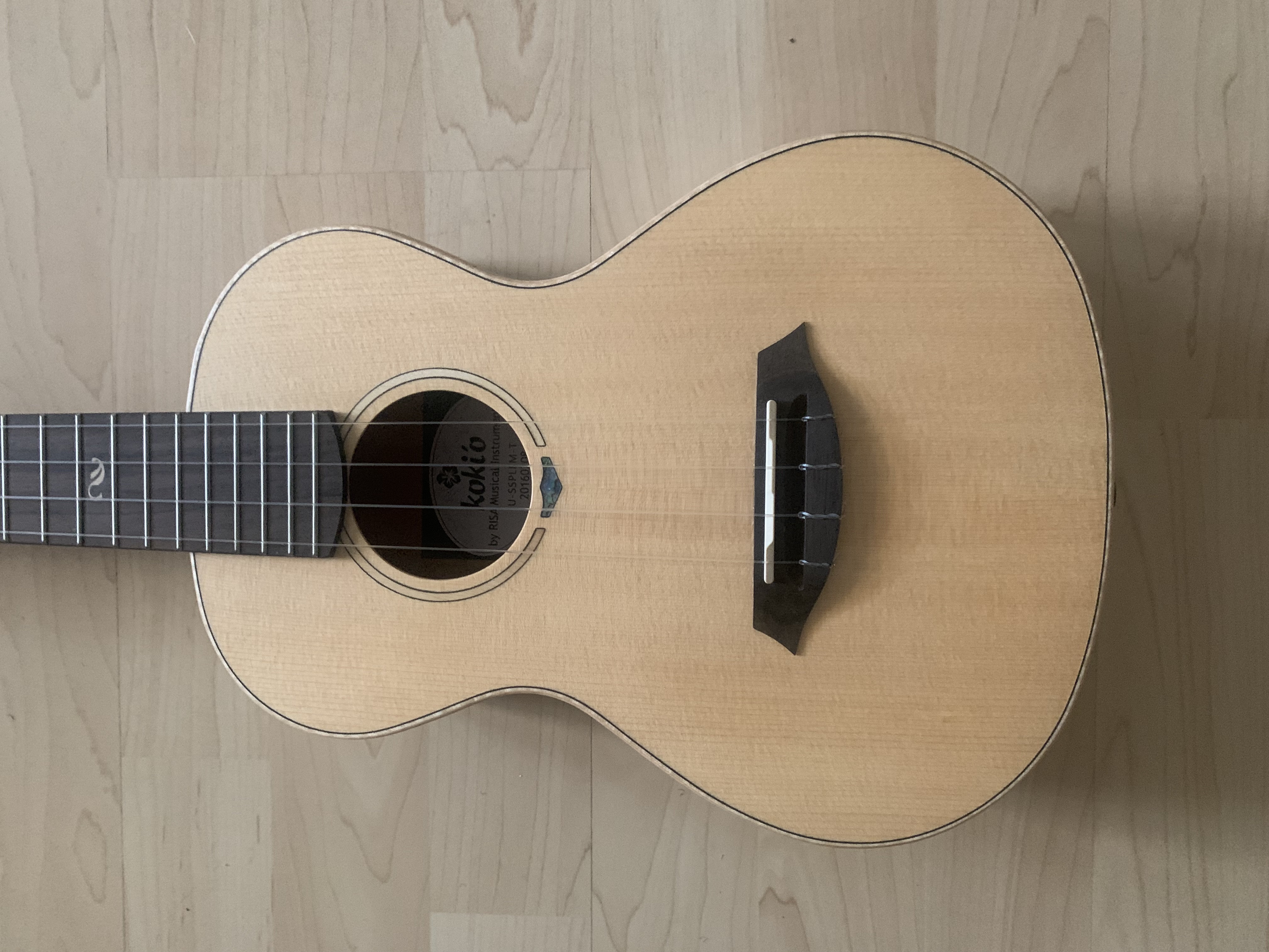 koki´o Tenor Ukulele U-SSPLFM-T mit Gigbag - massive Fichtendecke