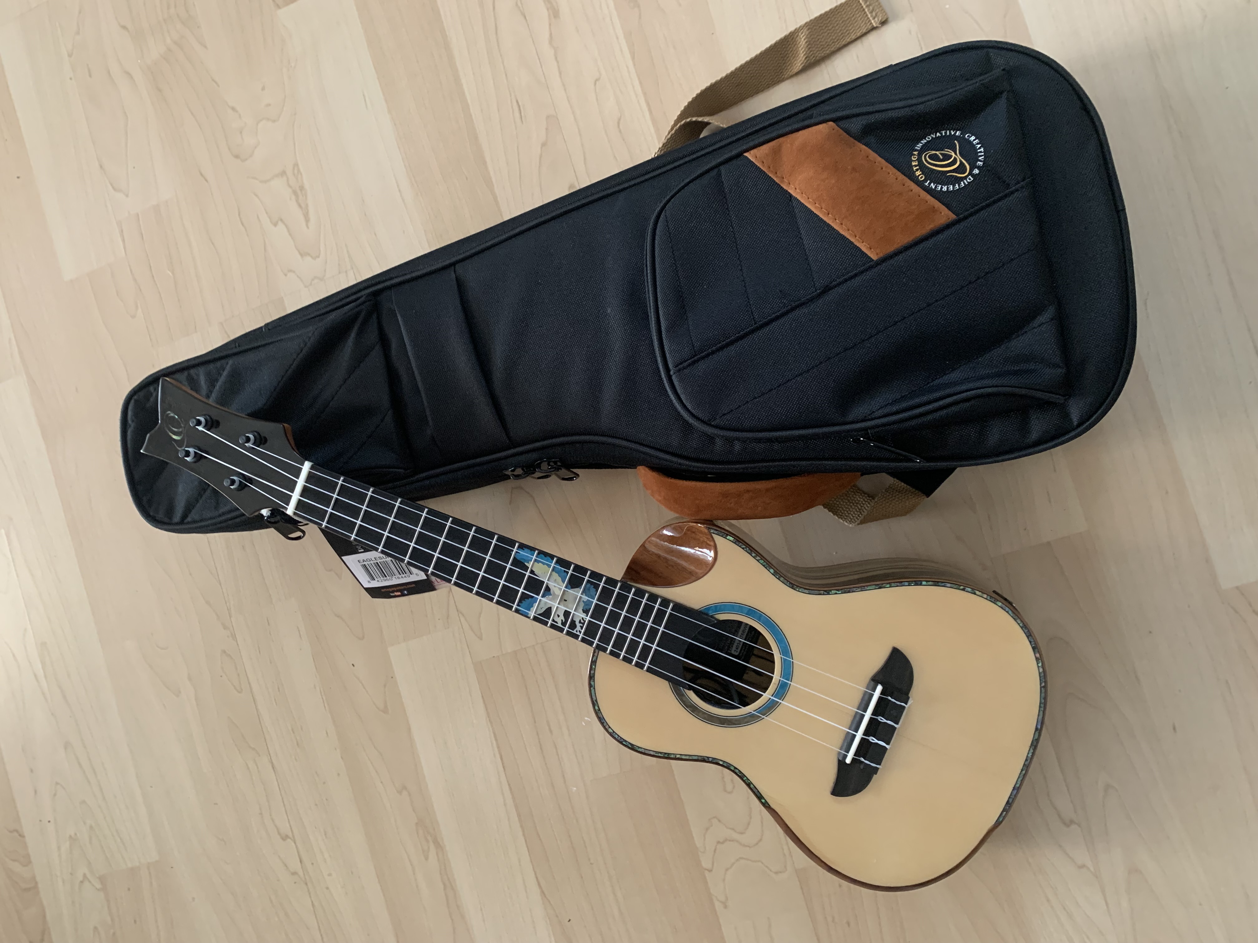 Ortega Konzert Ukulele Eaglesuite mit Gigbag + Tonabnehmer