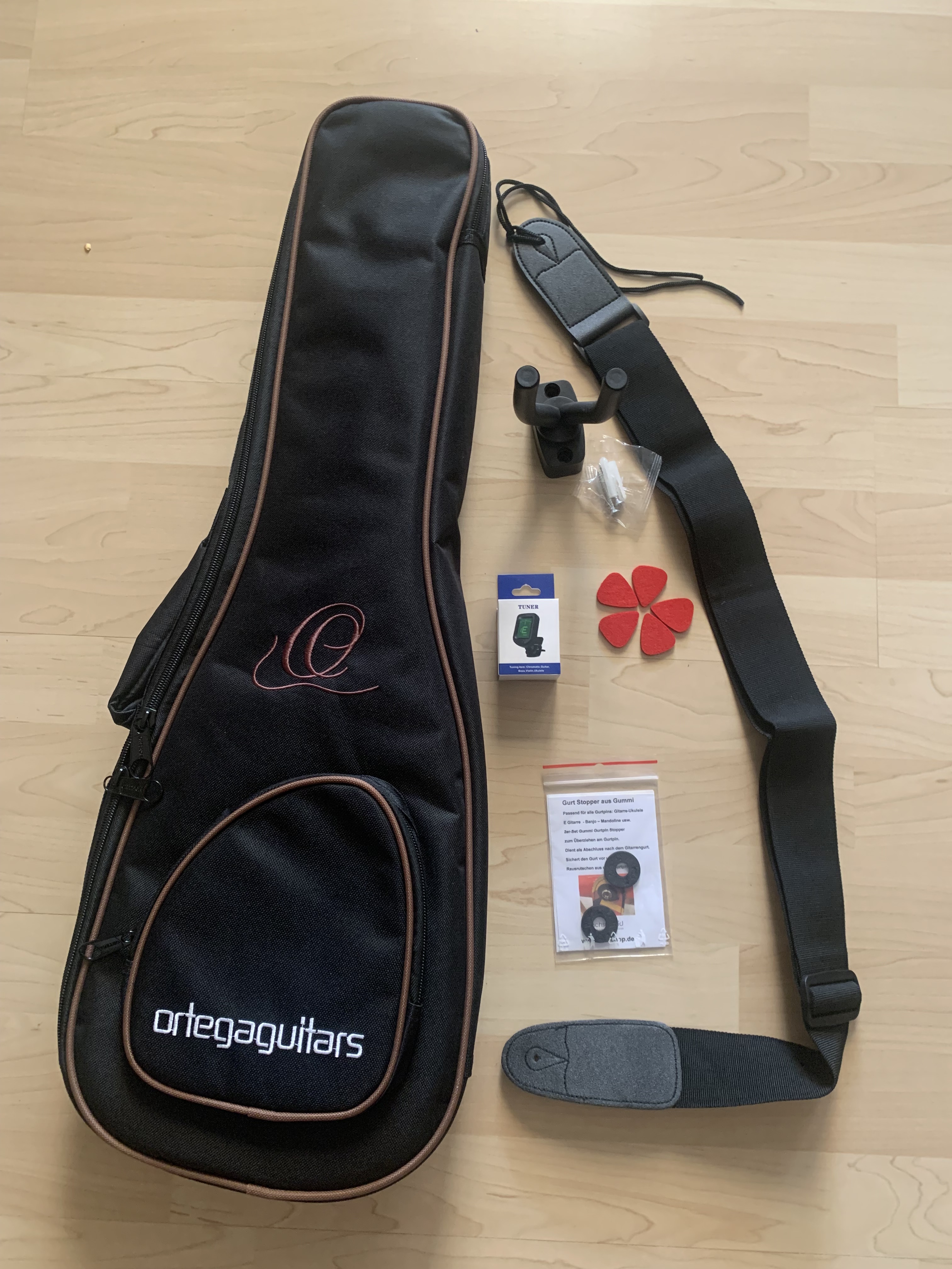 Ortega Tenor Ukulele mit Zubehör  *Sonderpreis*