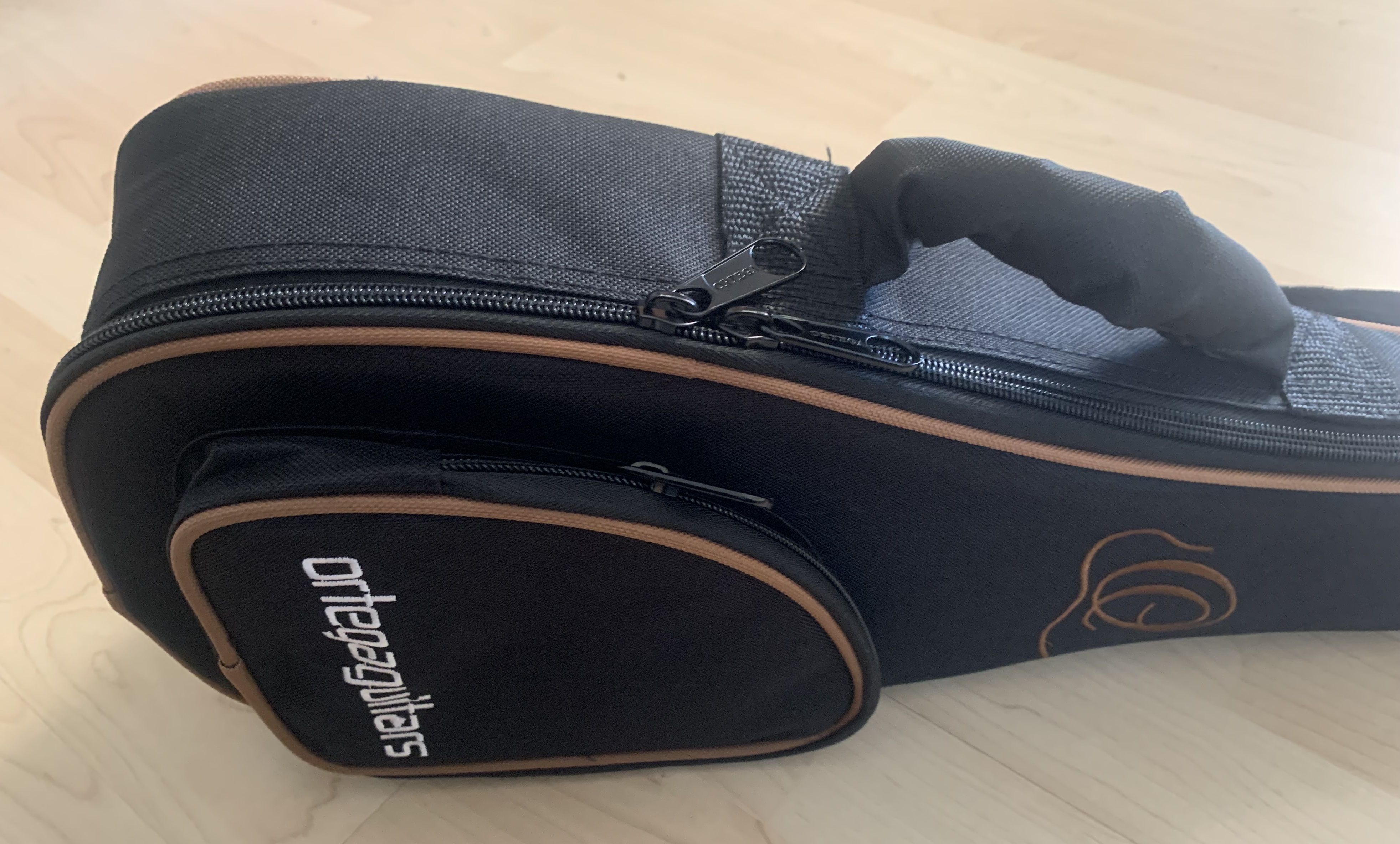 Ortega Sopran Ukulele RUNAB-SO mit Gigbag und Tonabnehmer