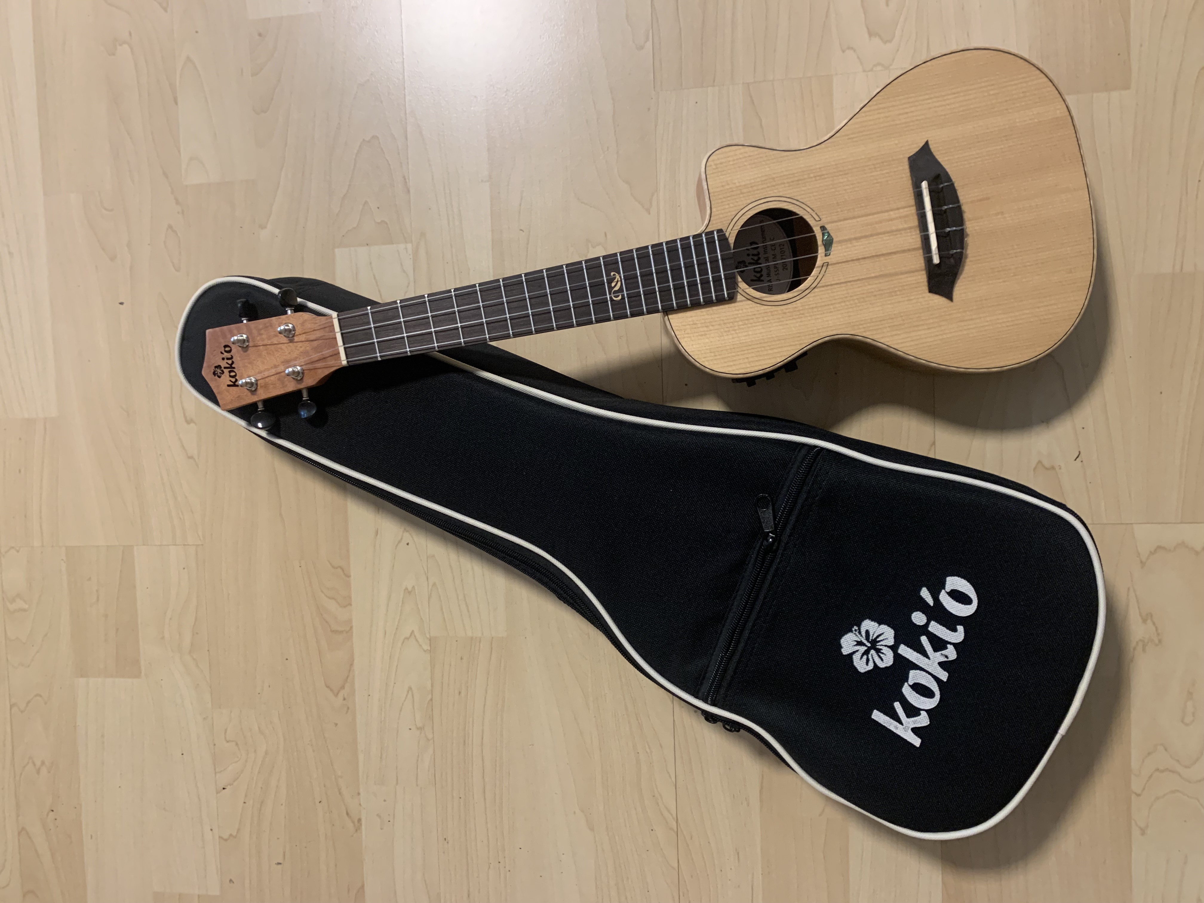 koki´o Konzert Ukulele *NEU* mit Tonabnehmer + Gigbag zum Sonderpreis