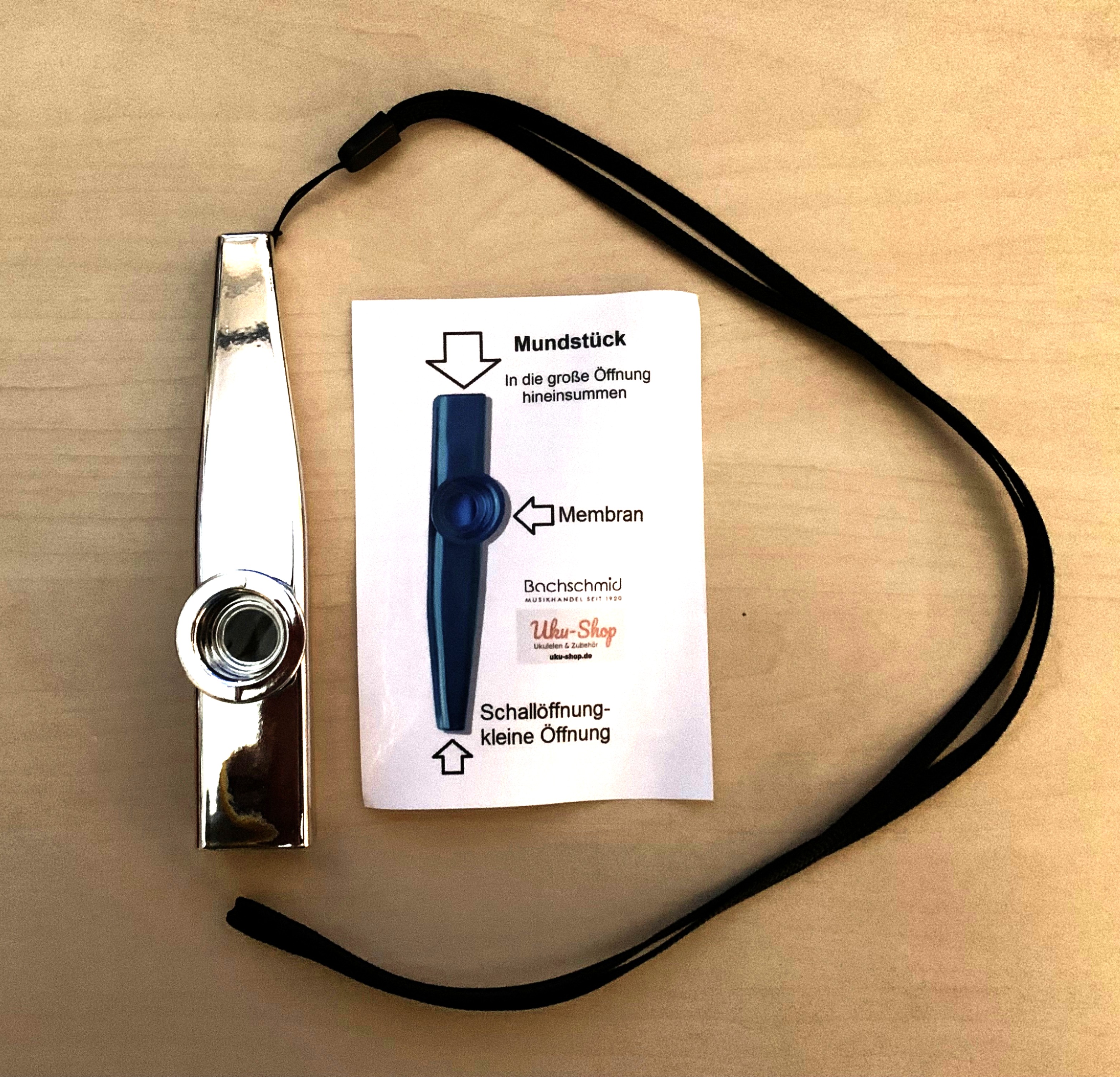 4 x Kazoo  in den Farben: Gold-Silber-Rot-Blau + 4 x Umhängegurte + 4 Ersatzmembranen