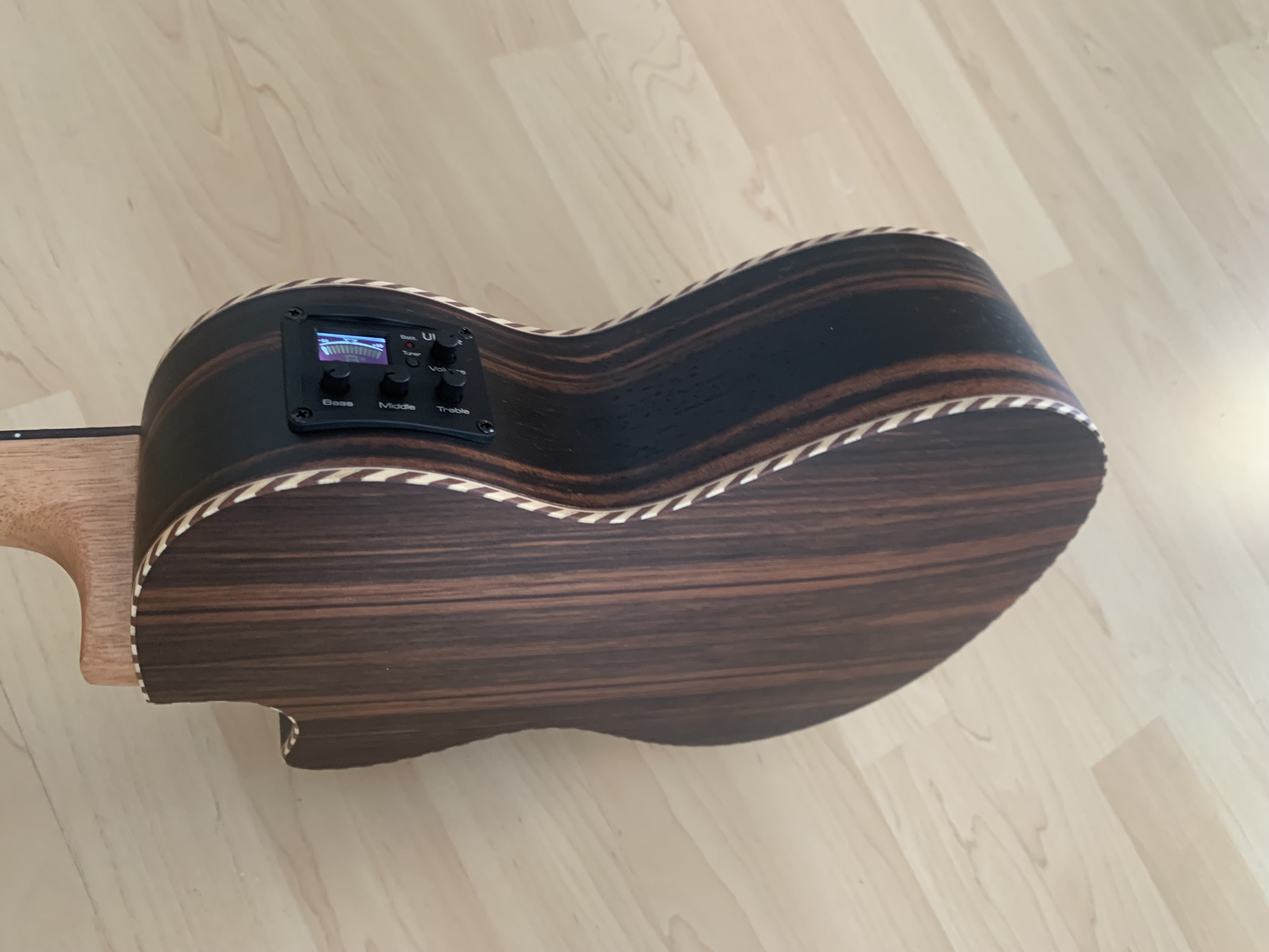 koki´o Ebenholz Tenor Ukulele zum Sonderpreis