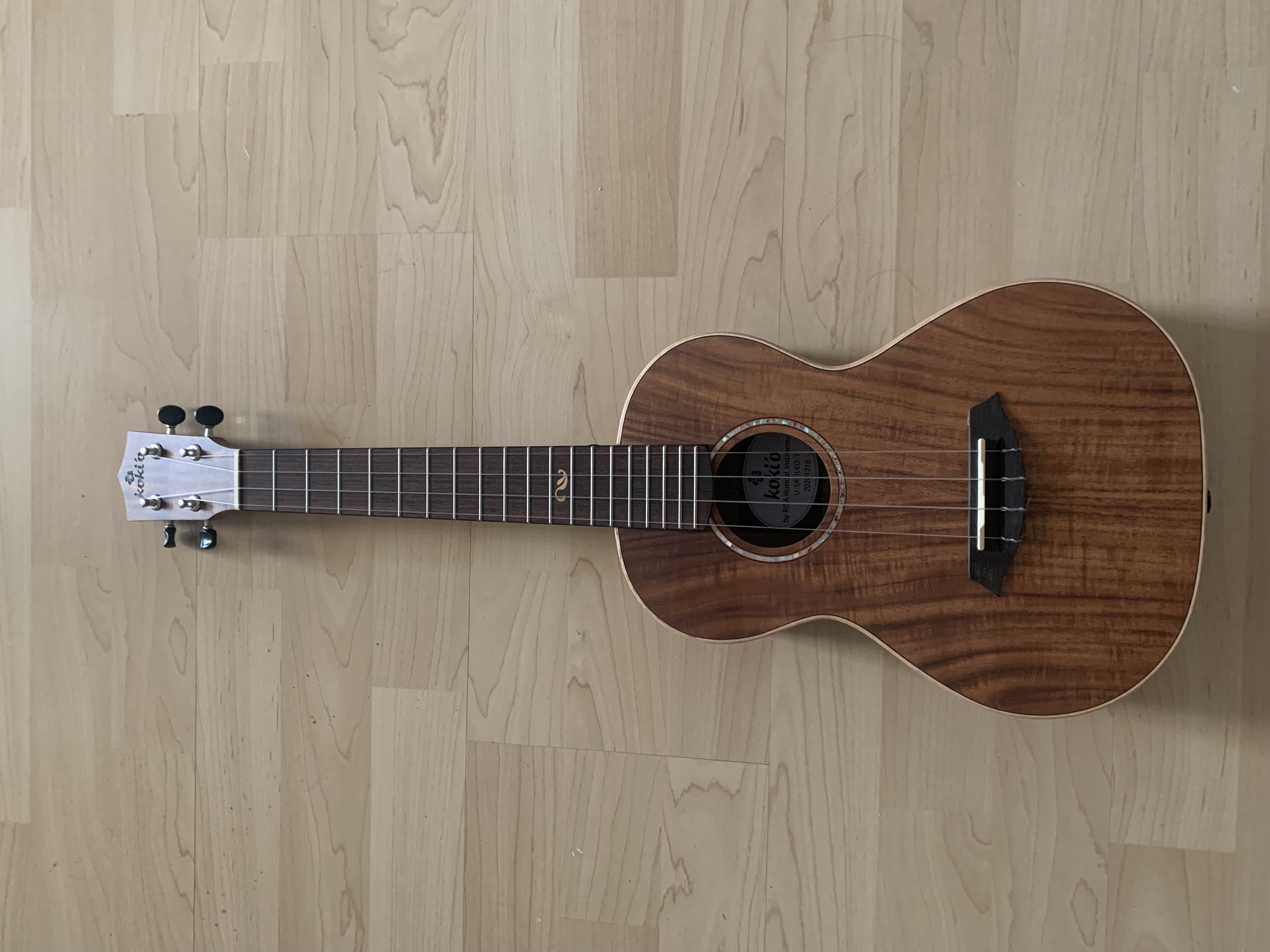 Tenor Ukulele aus KOA  mit massiver Decke + Gigbag