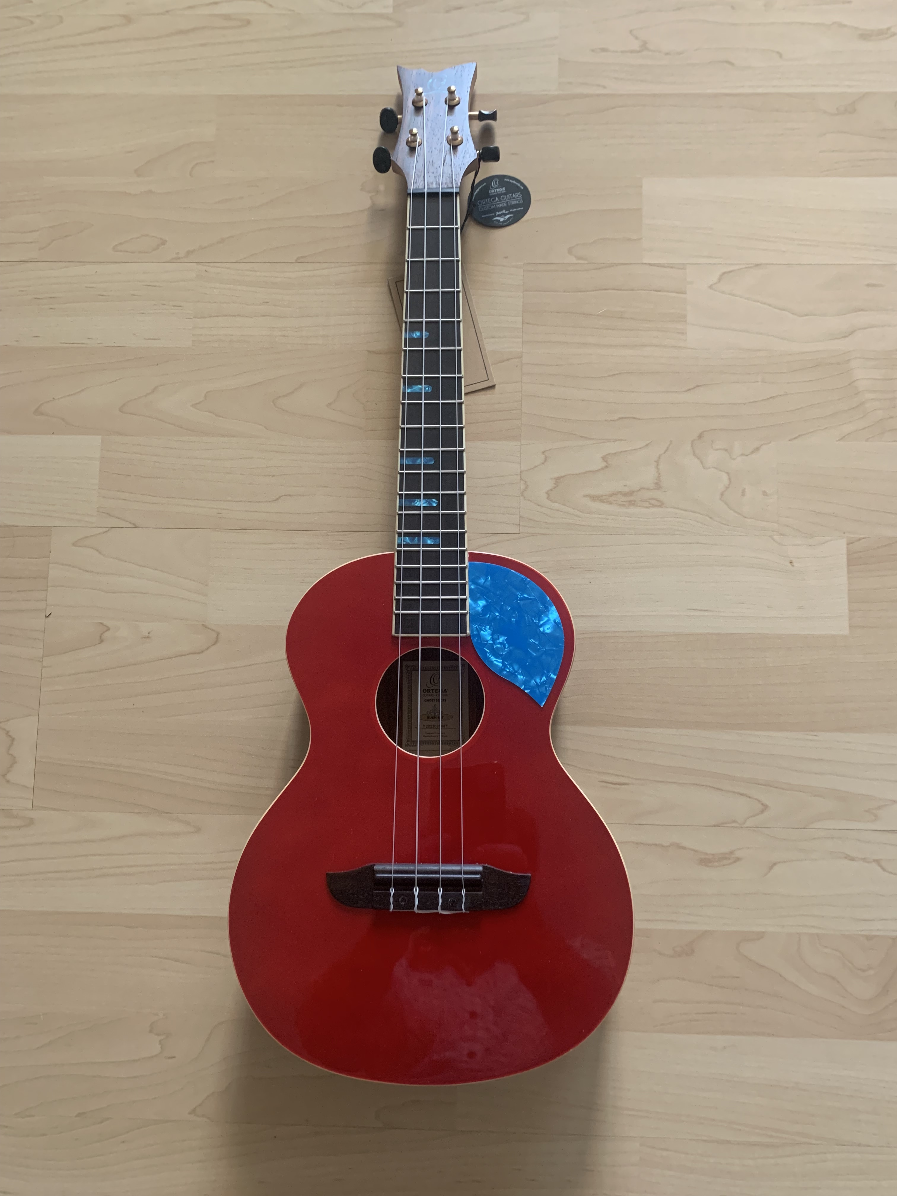 Ortega Tenor Ukulele mit Zubehör  *Sonderpreis*