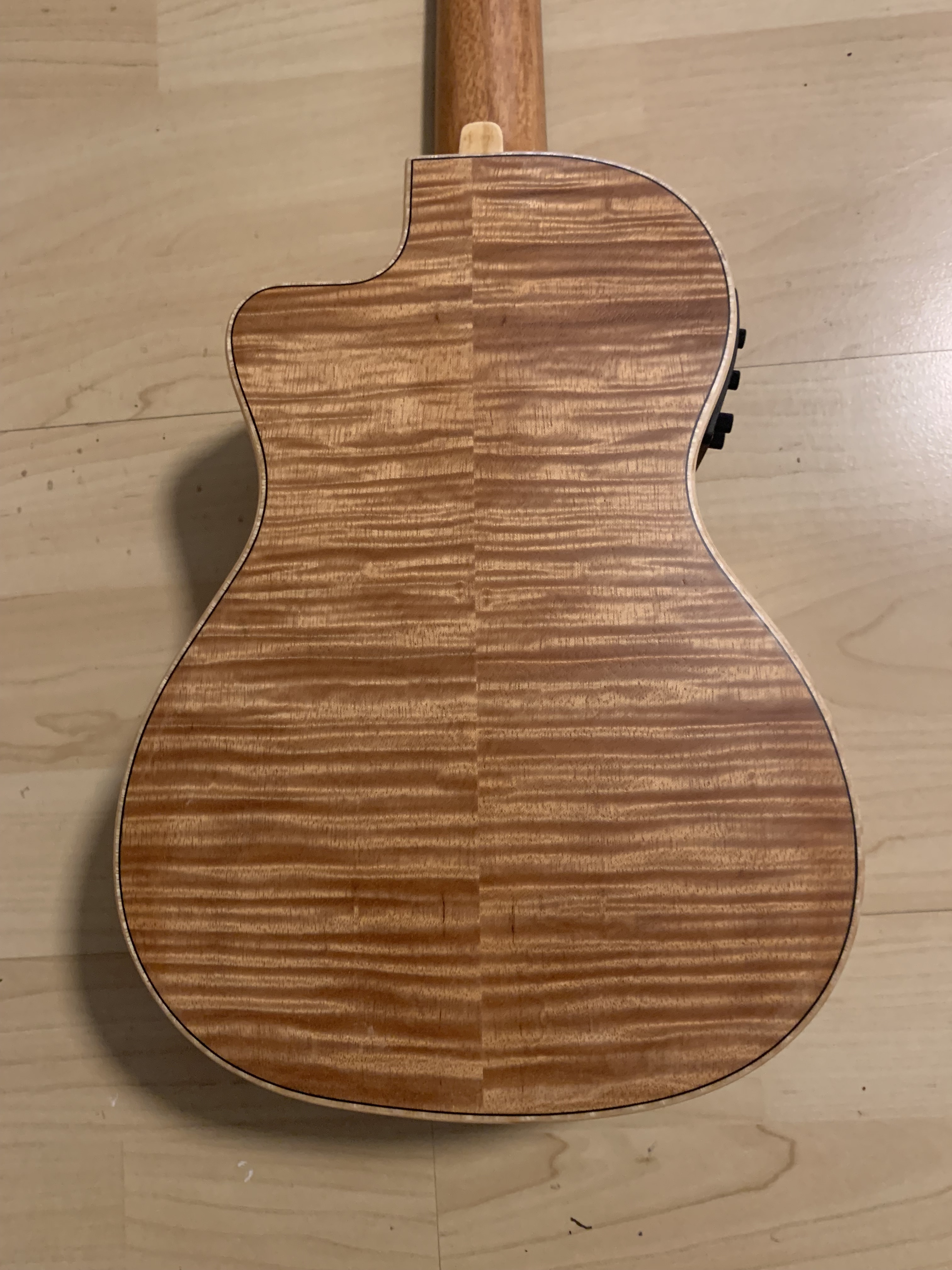 koki´o Konzert Ukulele *NEU* mit Tonabnehmer + Gigbag zum Sonderpreis