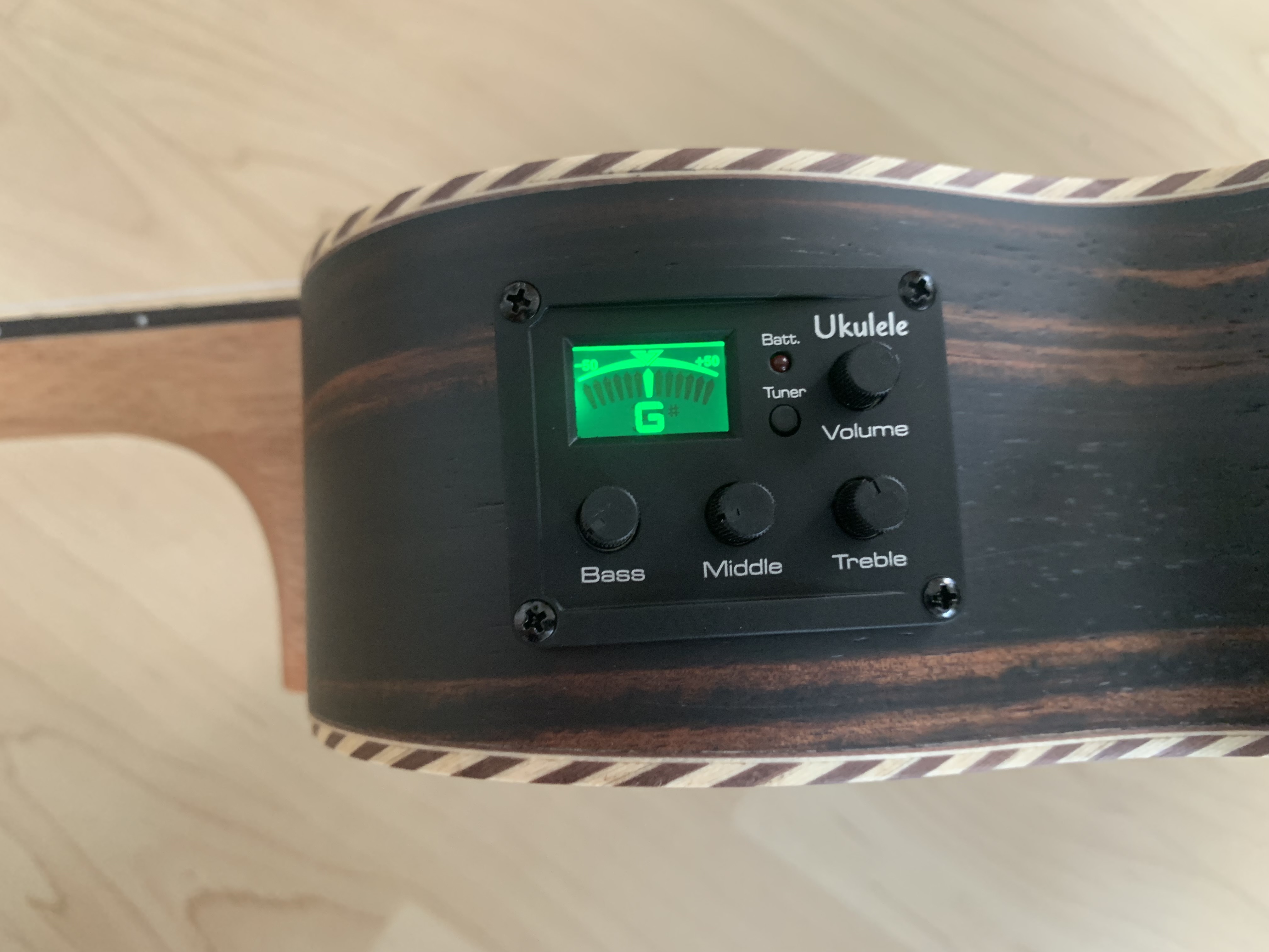 koki´o Ebenholz Tenor Ukulele zum Sonderpreis
