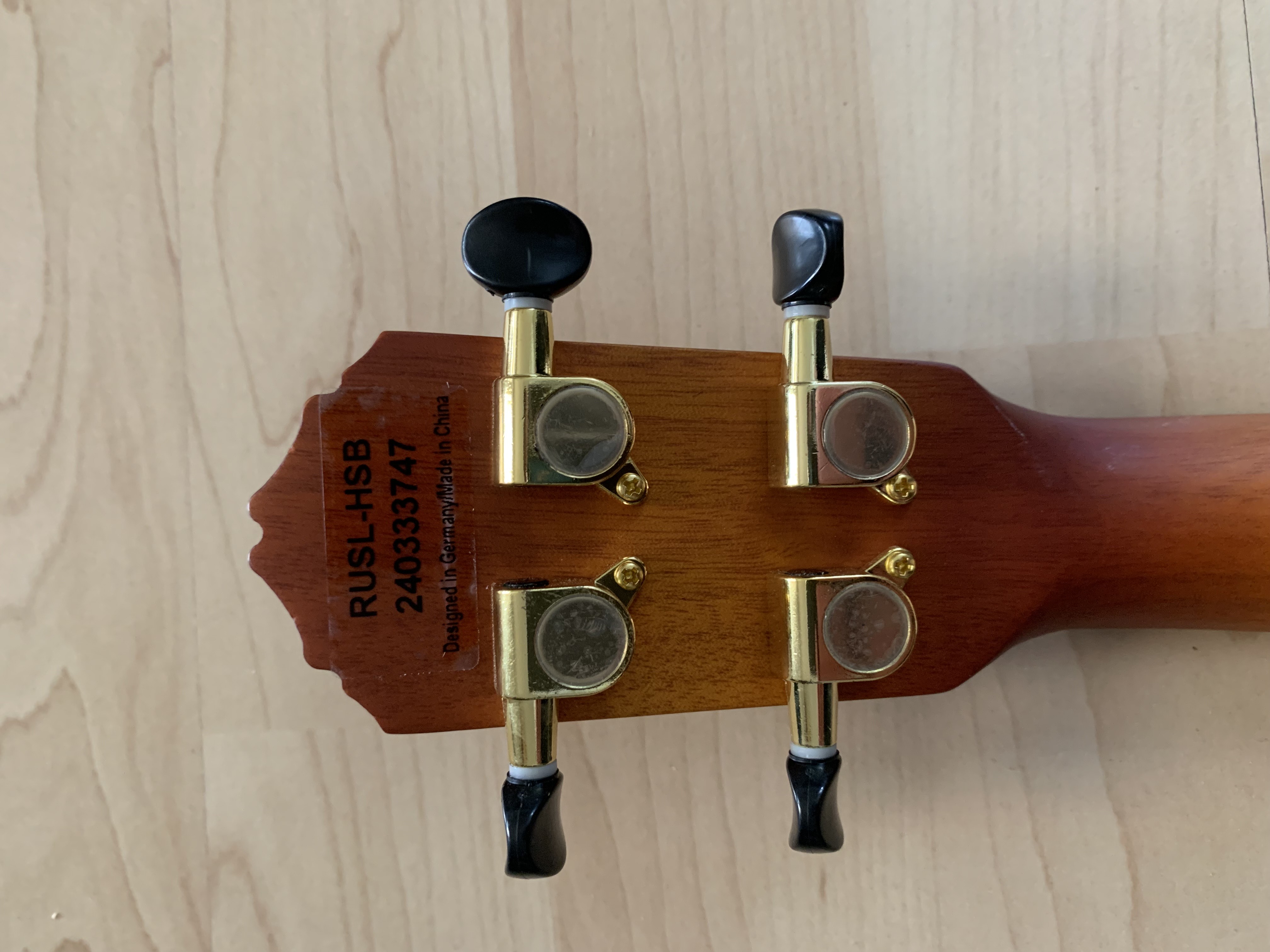Ortega Konzert Ukulele mit Tonabnehmer/Stimmgerät - Elite Gigbag - Gurt - Wandhaken Ortega Konzert Ukulele mit Tonabnehmer/Stimmgerät - Elite Gigbag - Gurt - Wandhaken