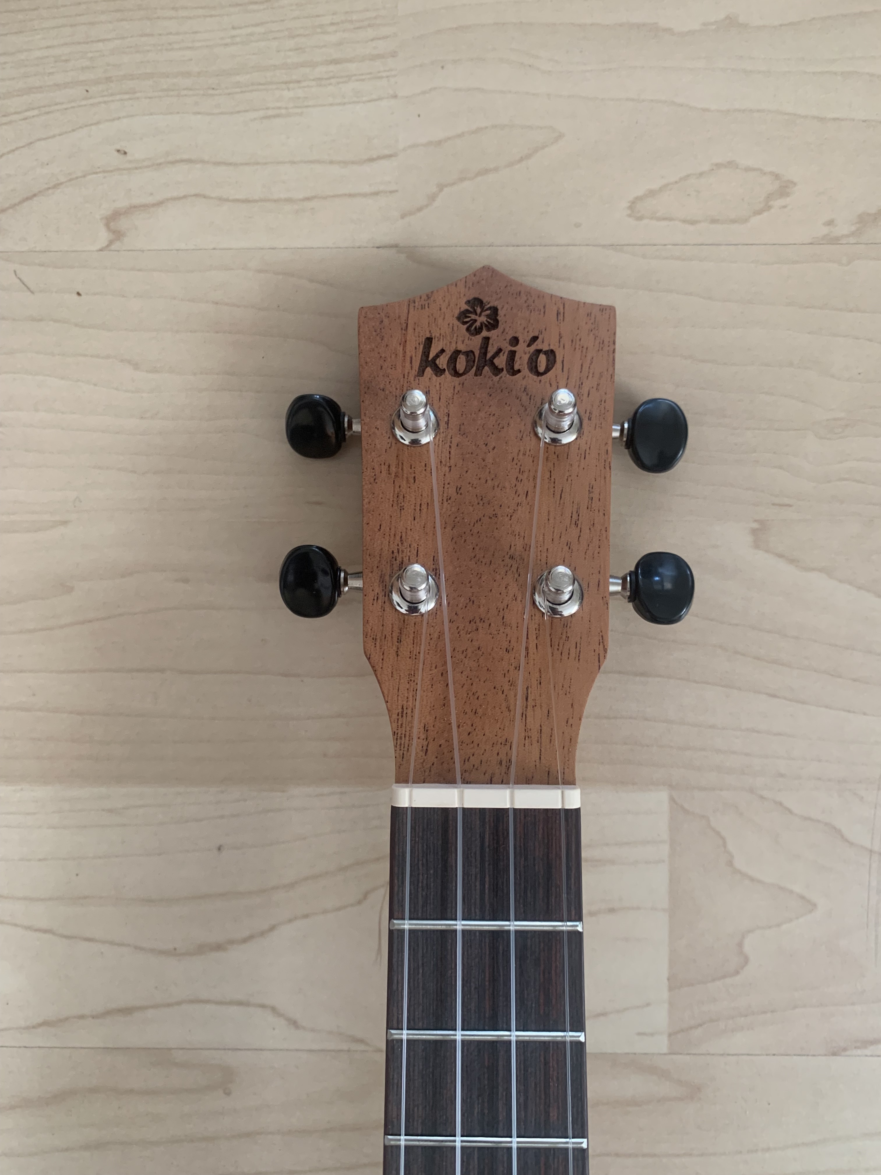 koki´o Konzert Ukulele mit Tonabnehmer + Gigbag  massive Mahagoni Decke + Gigbag