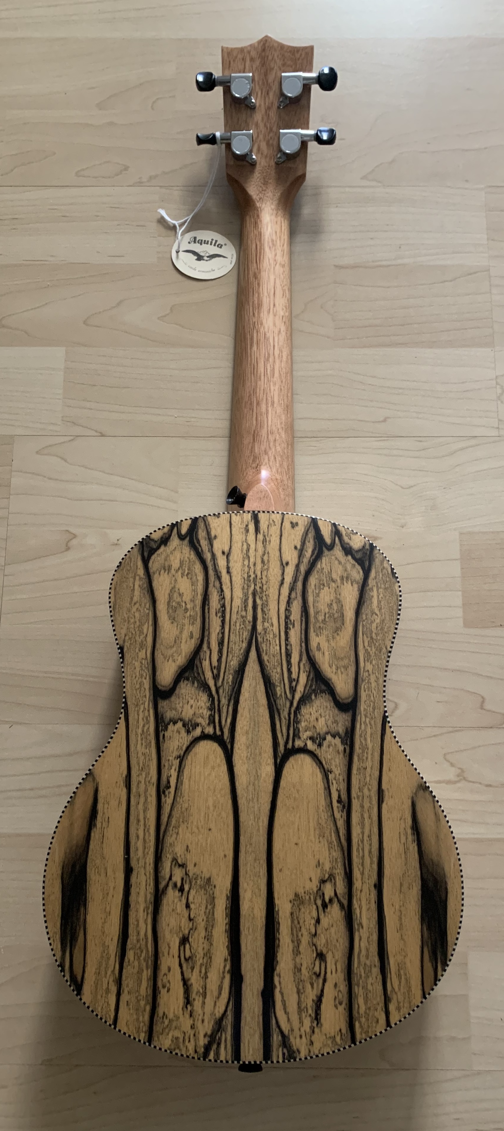 Tenor Ukulele 26" aus schwarz-weißem Ebenholz zum Sonderpreis