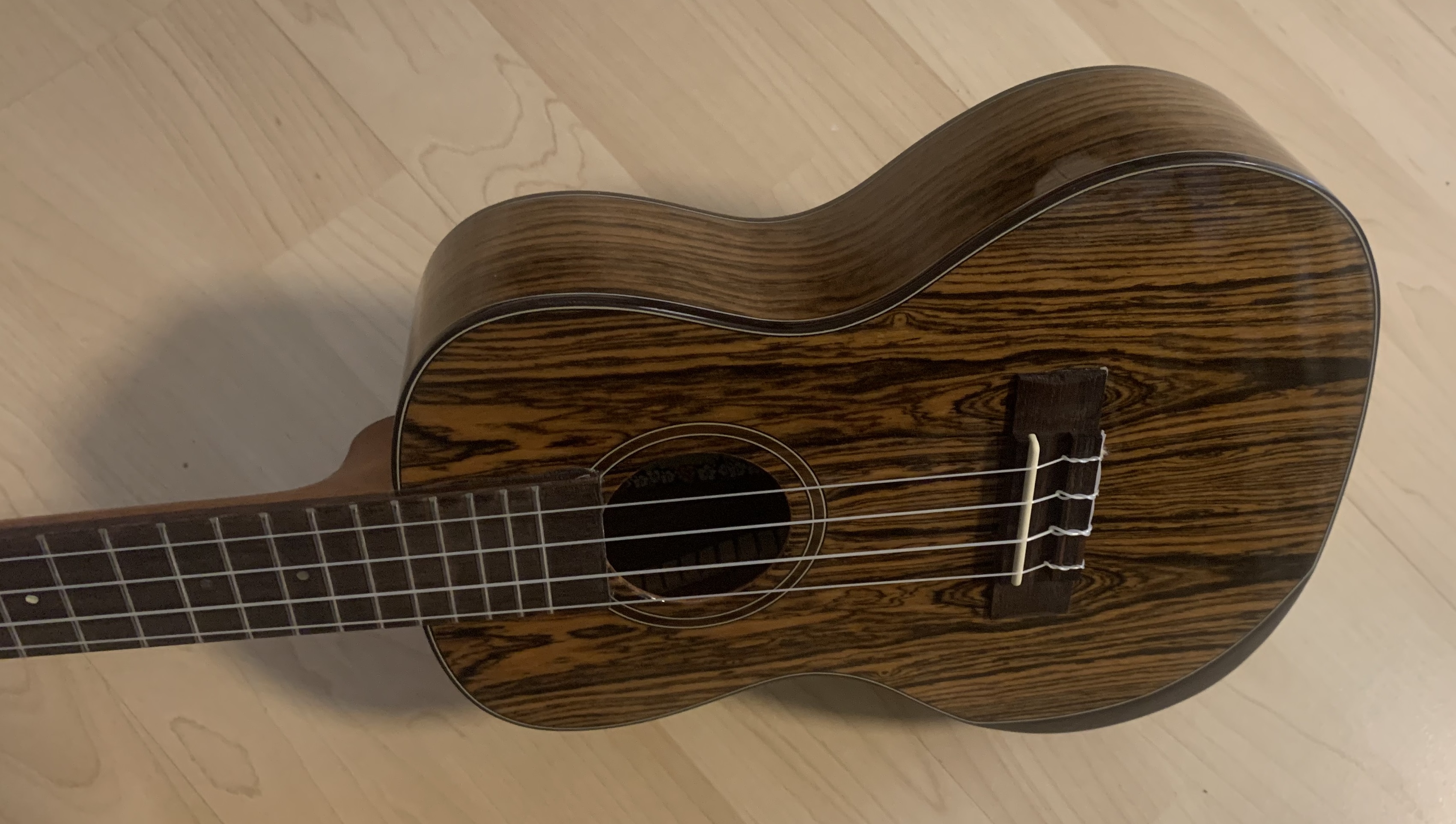 Kala Konzert Ukulele Premier Bocote Elite mit Gigbag