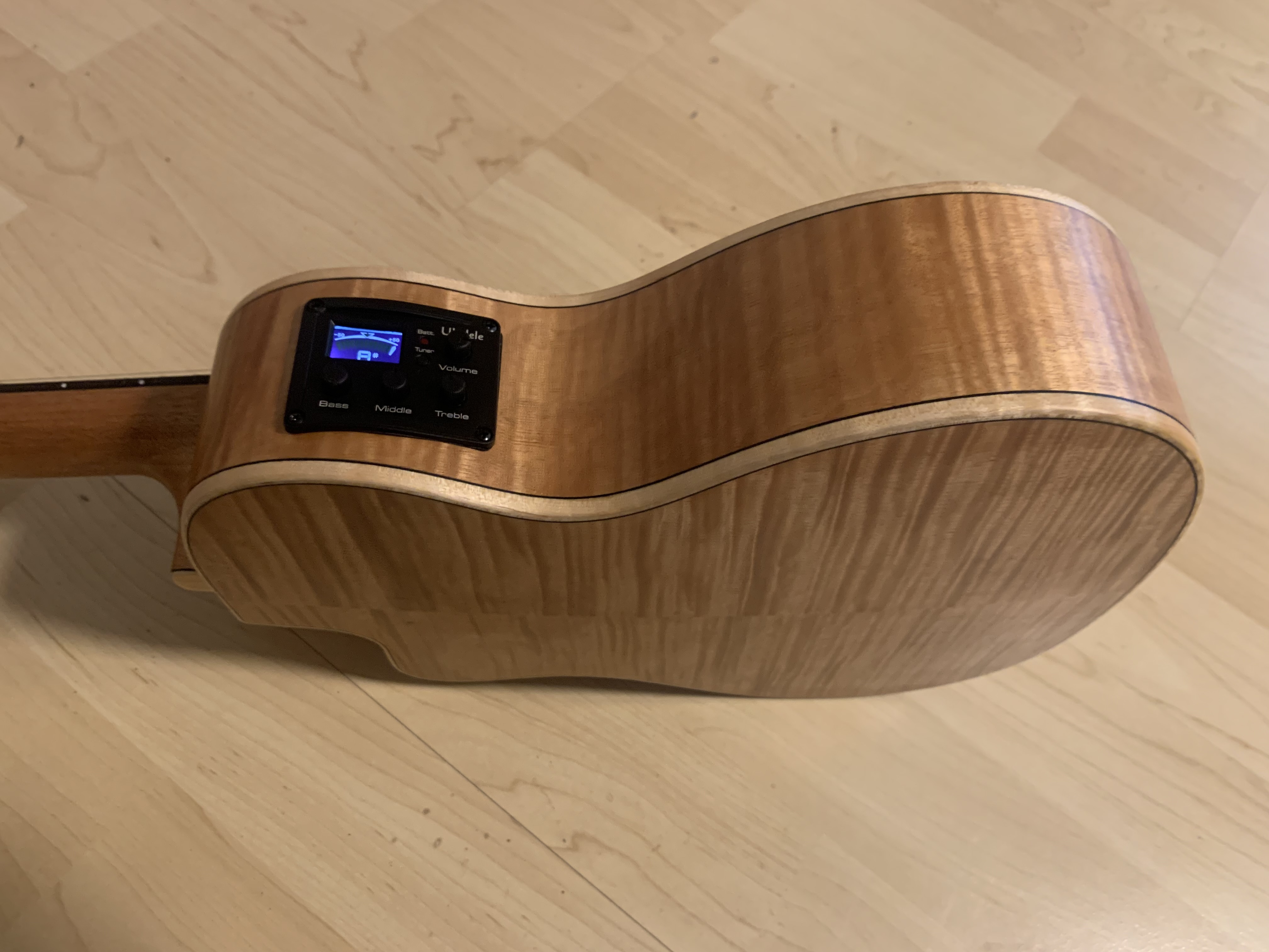 koki´o Konzert Ukulele *NEU* mit Tonabnehmer + Gigbag zum Sonderpreis