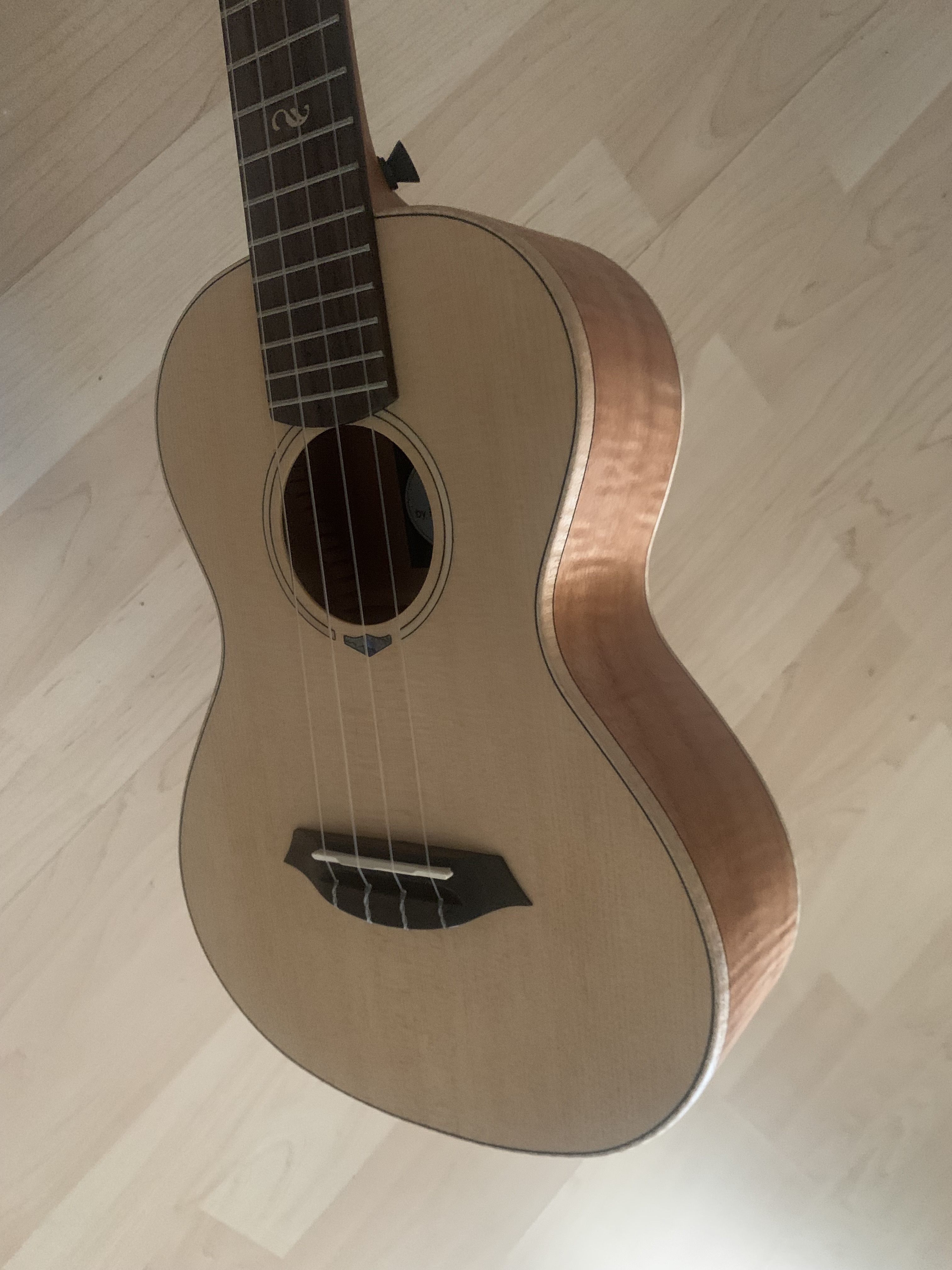 koki´o Tenor Ukulele U-SSPLFM-T mit Gigbag - massive Fichtendecke