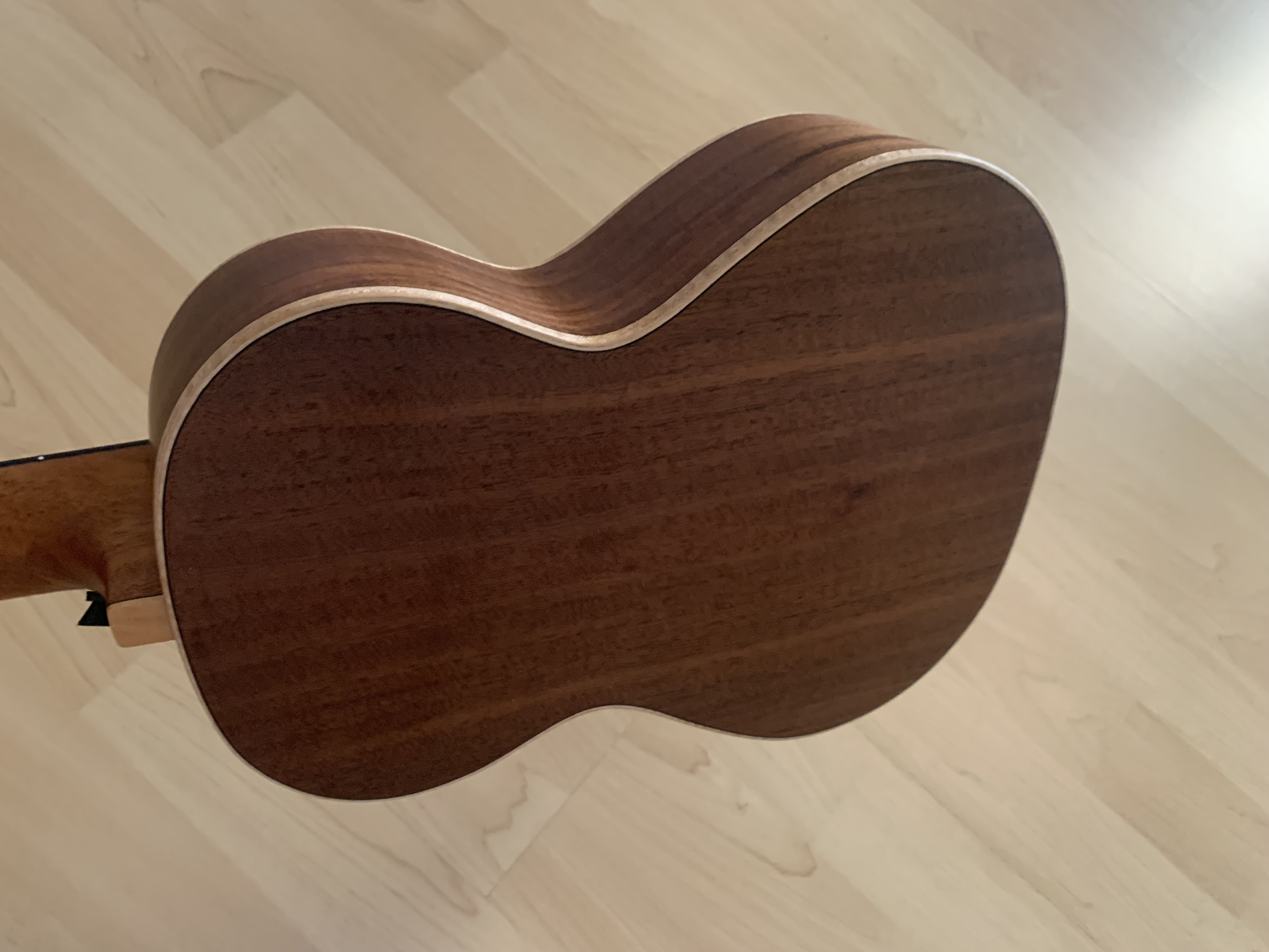 Tenor Ukulele aus KOA  mit massiver Decke + Gigbag