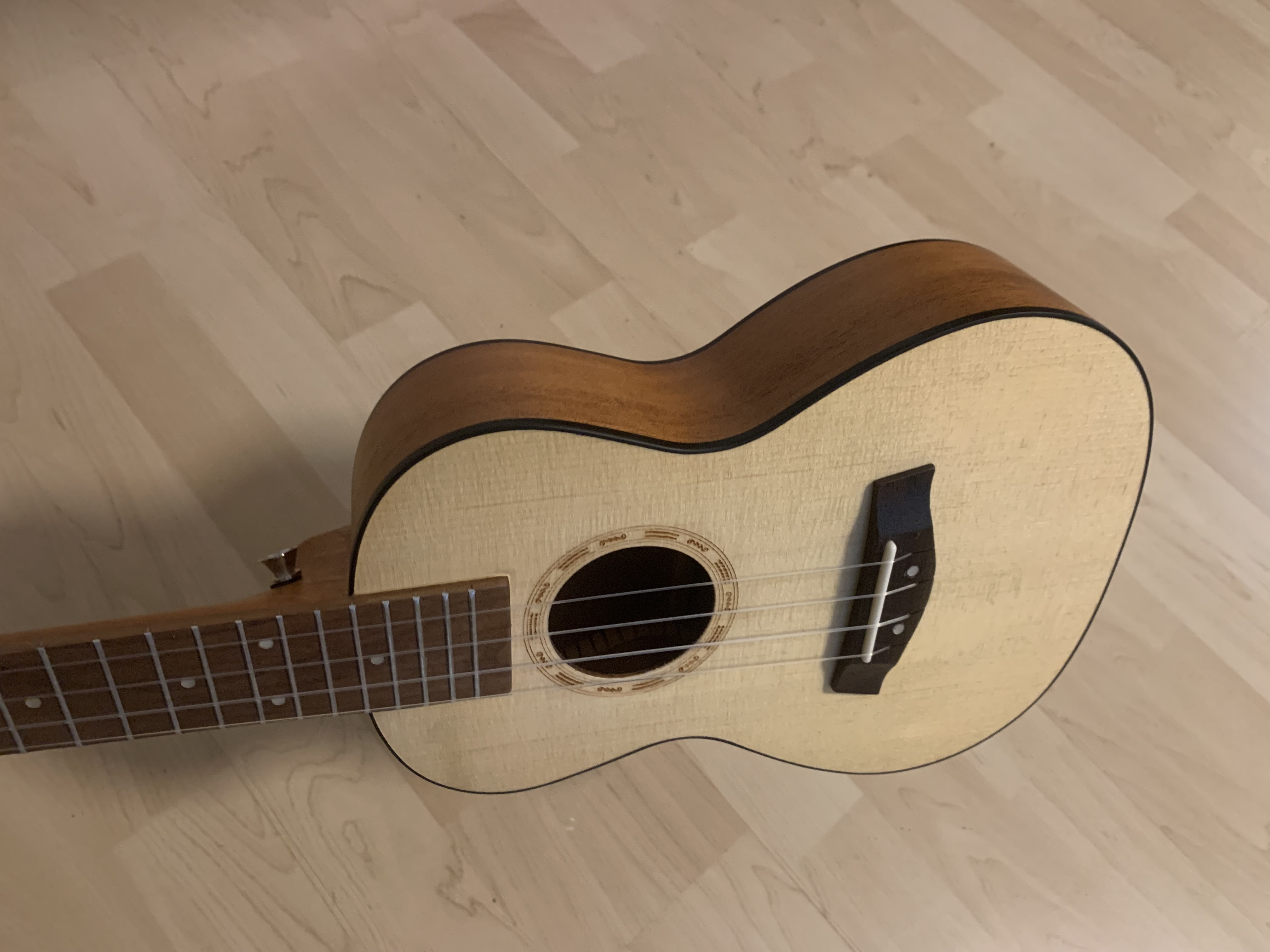 Konzert Ukulele 23" - Fichte Decke + Mahagoni Zarge Sonderpreis