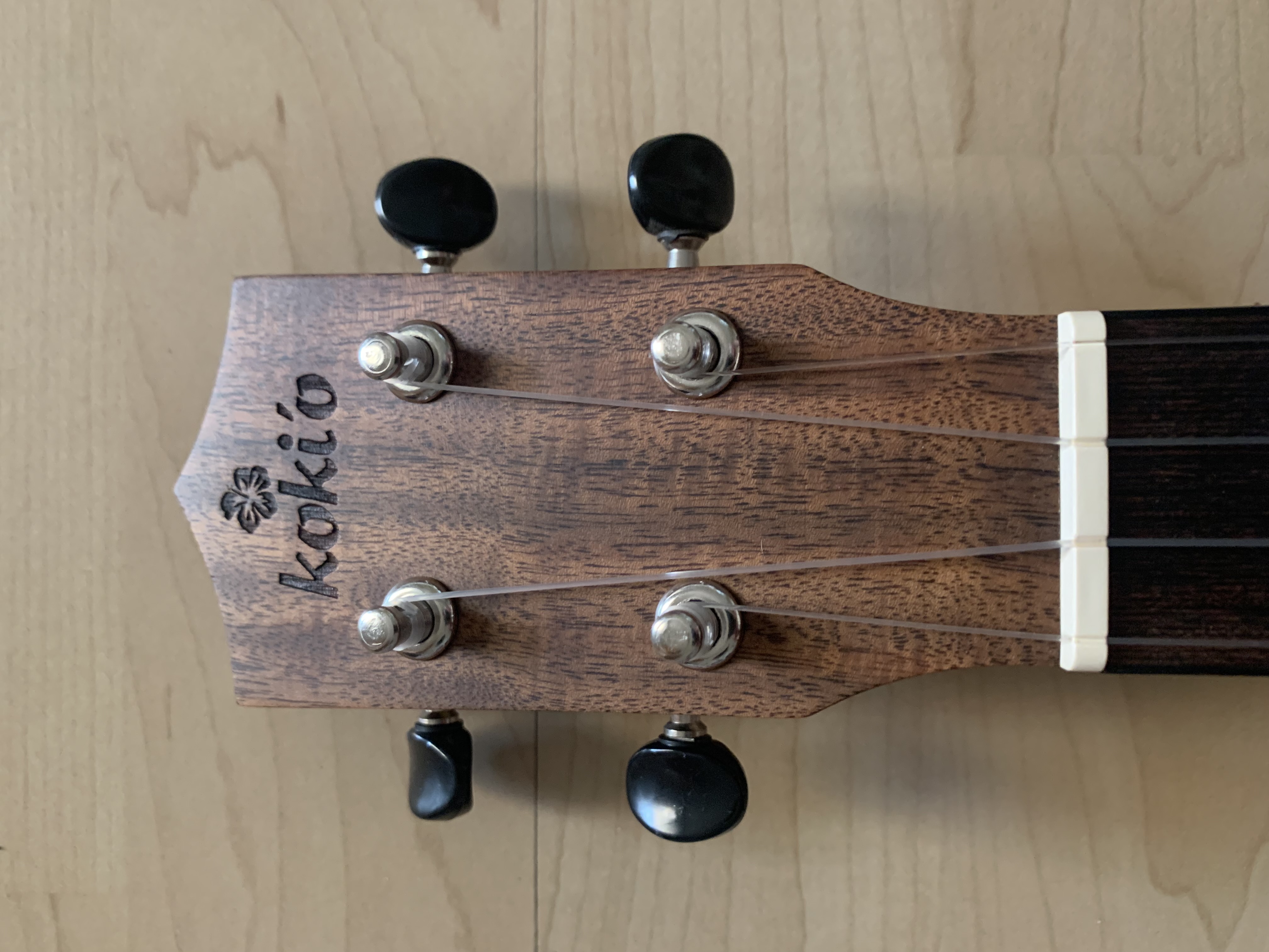 Tenor Ukulele aus KOA  mit massiver Decke + Gigbag