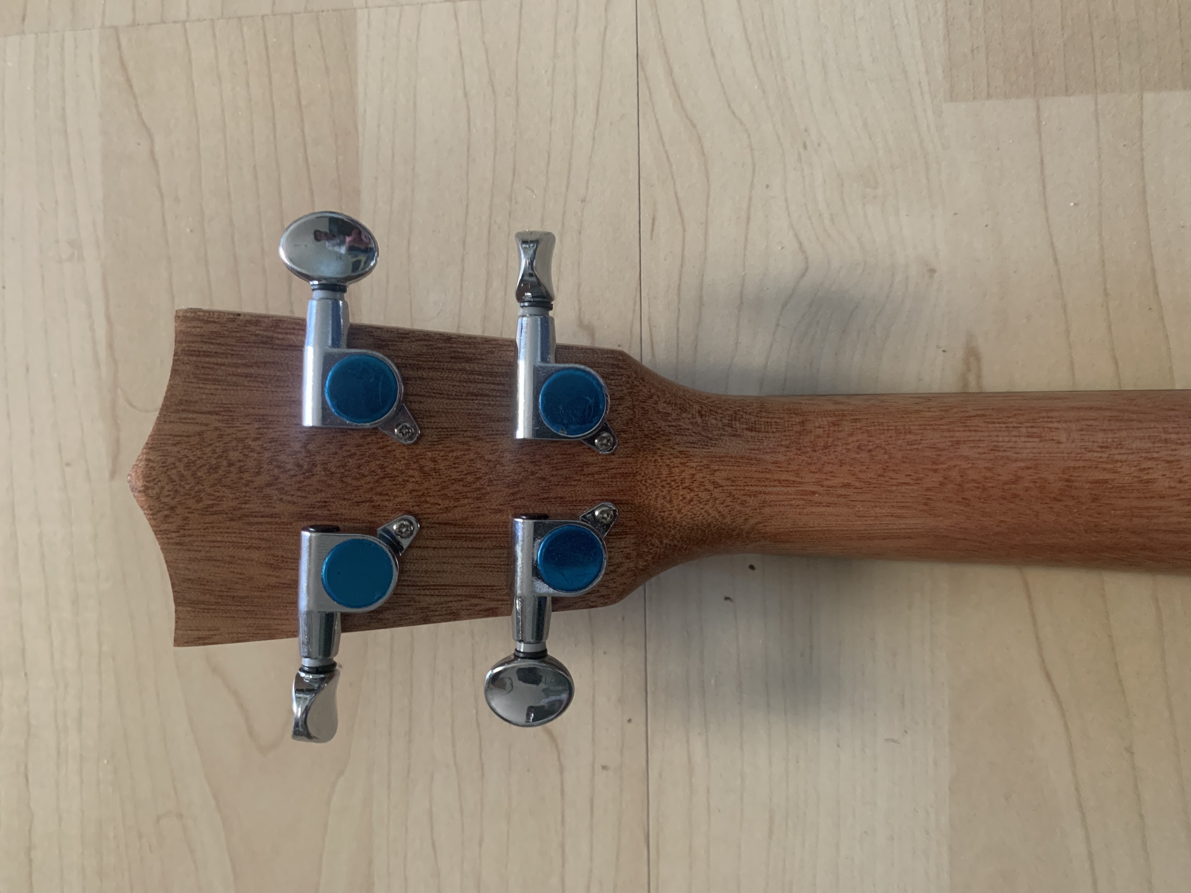 Konzert Ukulele mit massiver Fichtendecke + Zubehör zum Sonderpreis Konzert Ukulele mit massiver Fichtendecke + Zubehör zum Sonderpreis