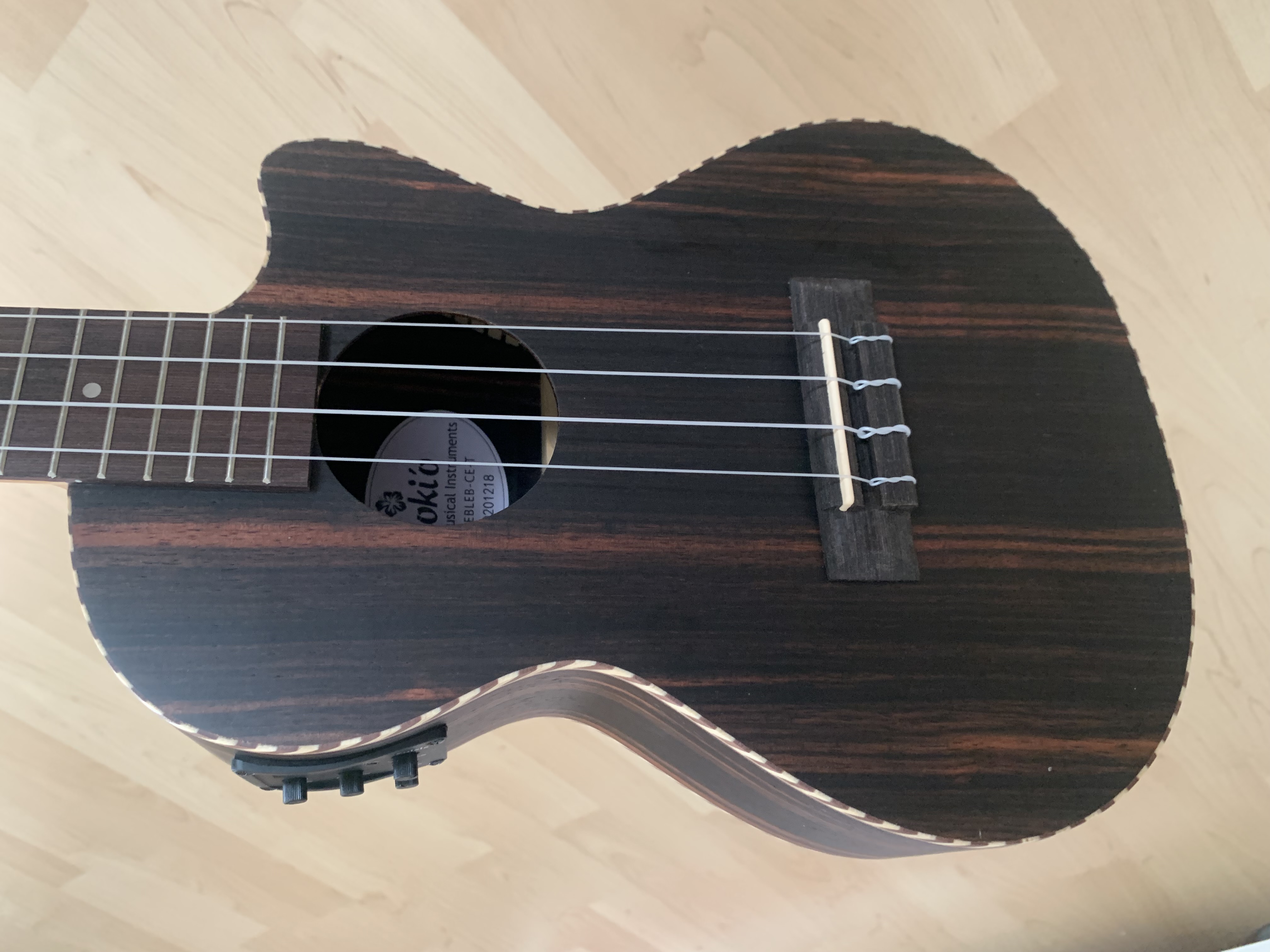 koki´o Ebenholz Tenor Ukulele zum Sonderpreis