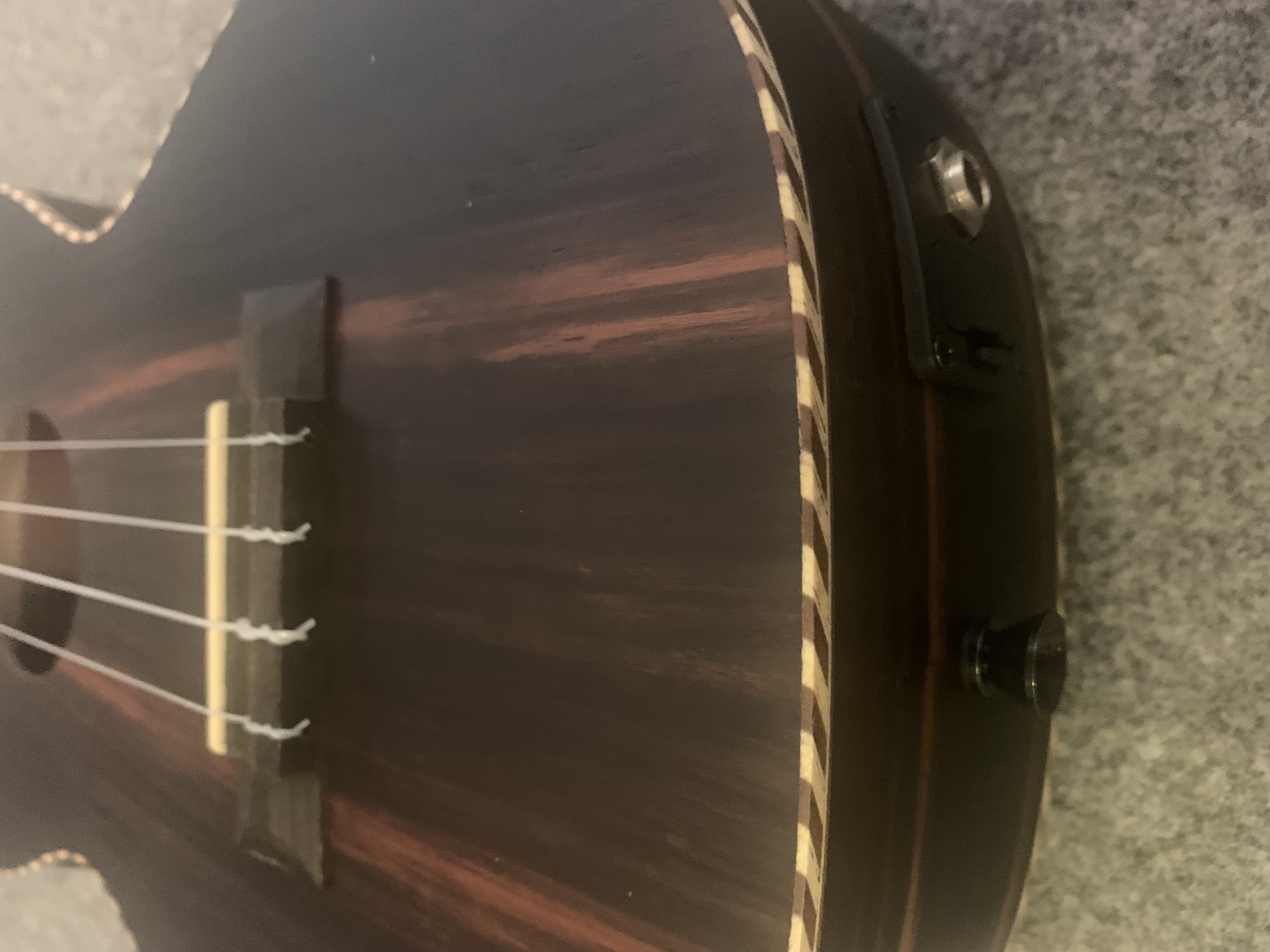 Koki`o Ebenholz Tenor Ukulele mit Tonabnehmer/Stimmgerät + Gigbag