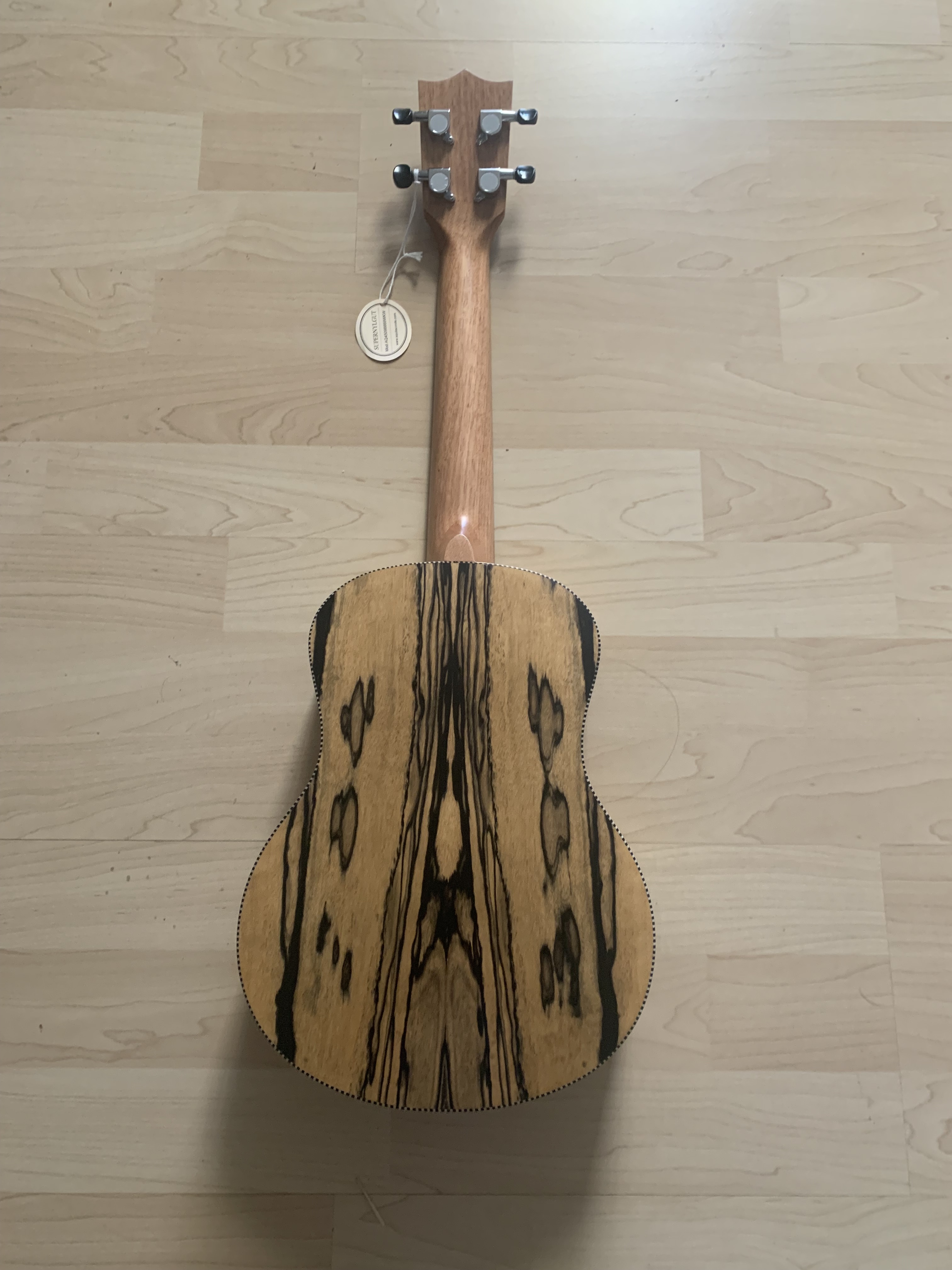 Tenor Ukulele aus schwarz weißem Ebenholz *SONDERANGEBOT*