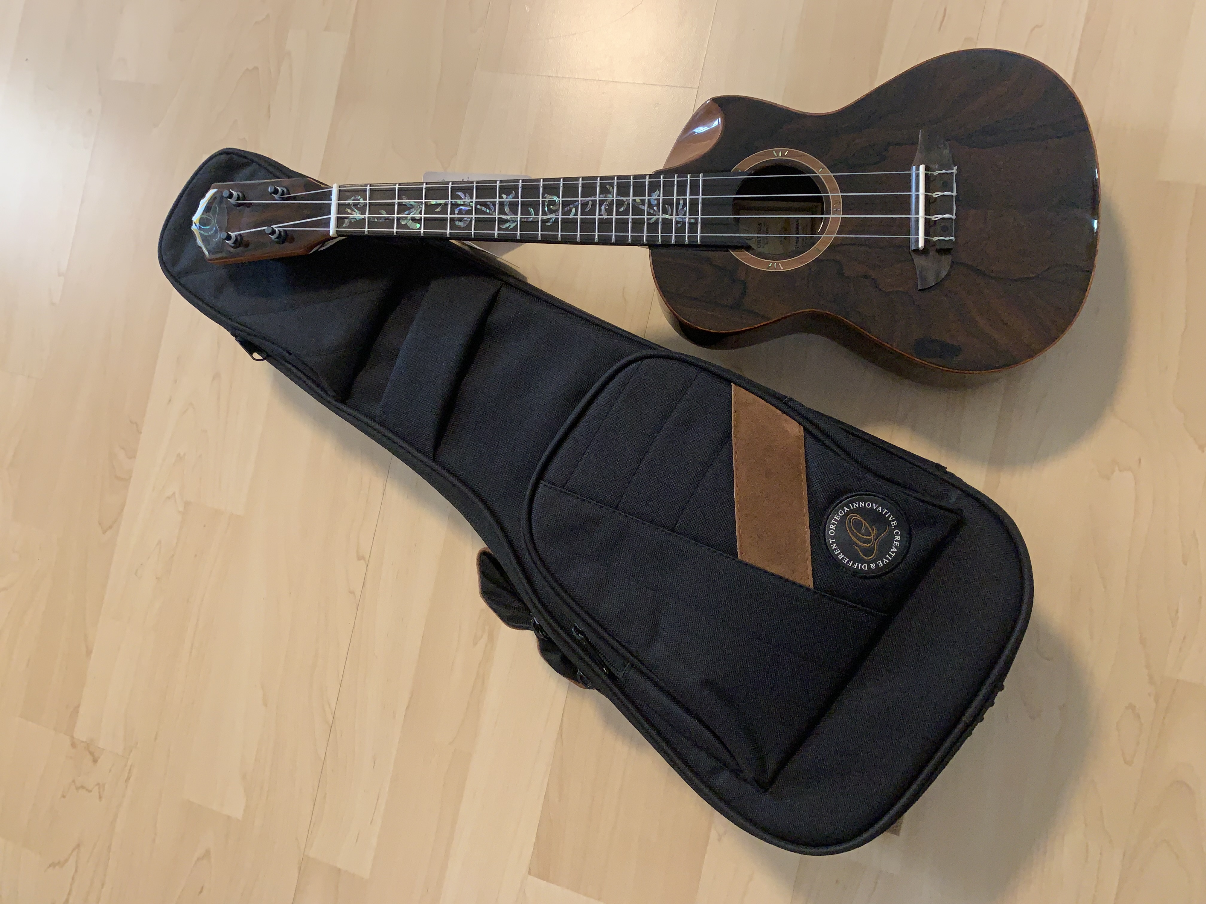 Ortega Konzert Ukulele Zirikote mit Tonabnehmer + Elite Gigbag *Sonderpreis*