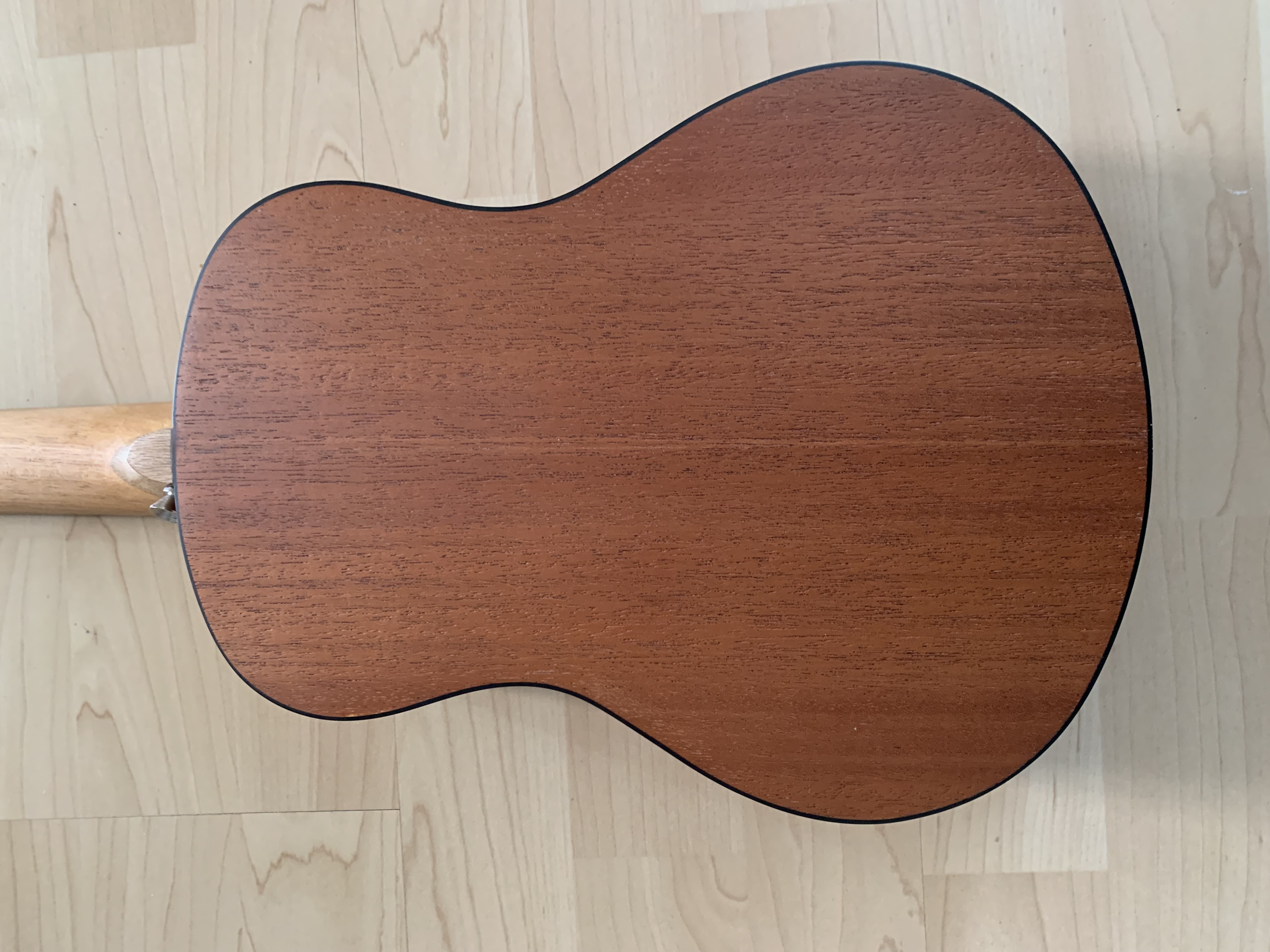 Tenor Ukulele - Fichte Mahagoni - mit Zubehör: Gigbag-Gurt-Filzplektren