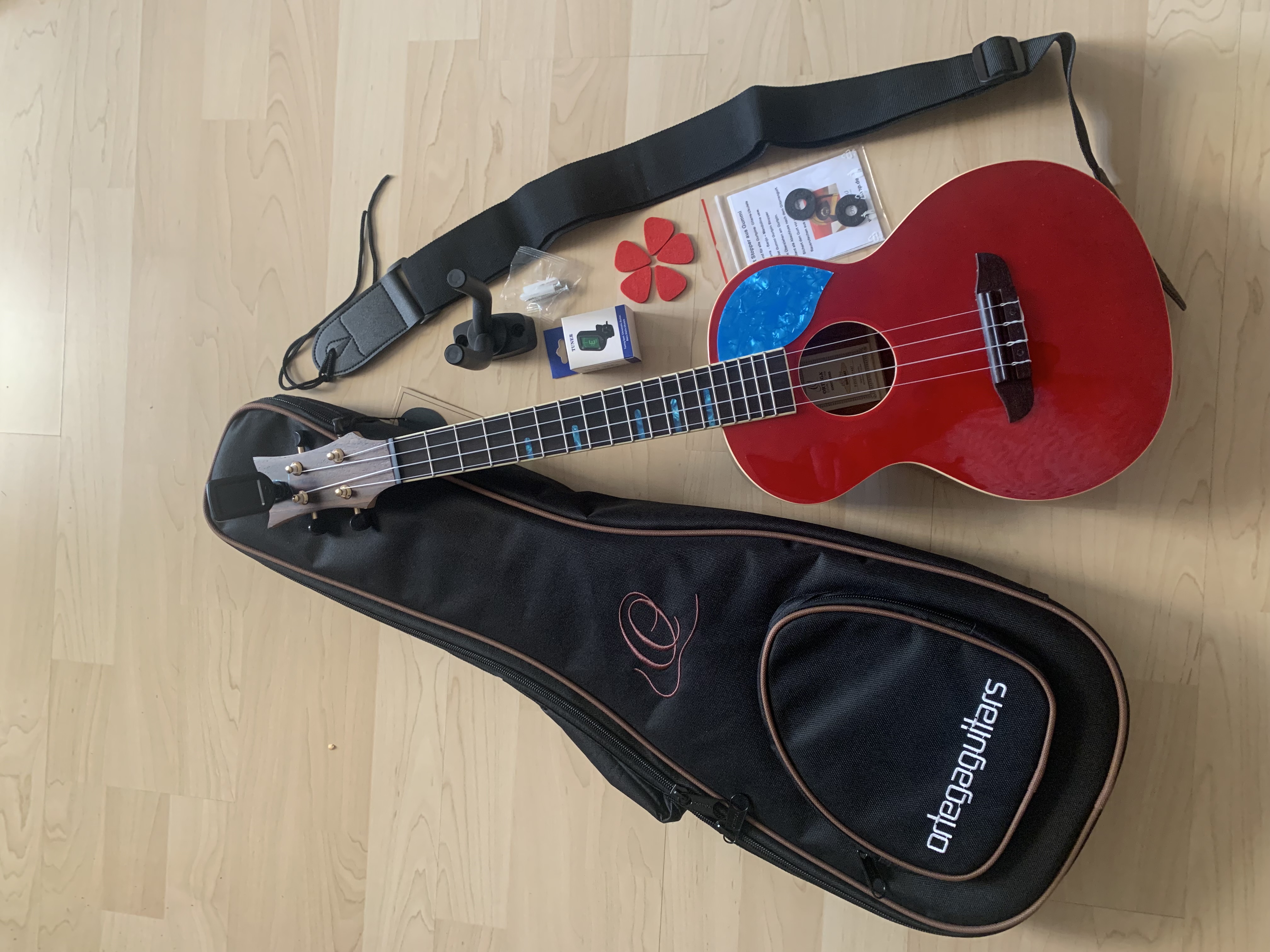 Ortega Tenor Ukulele mit Zubehör  *Sonderpreis*