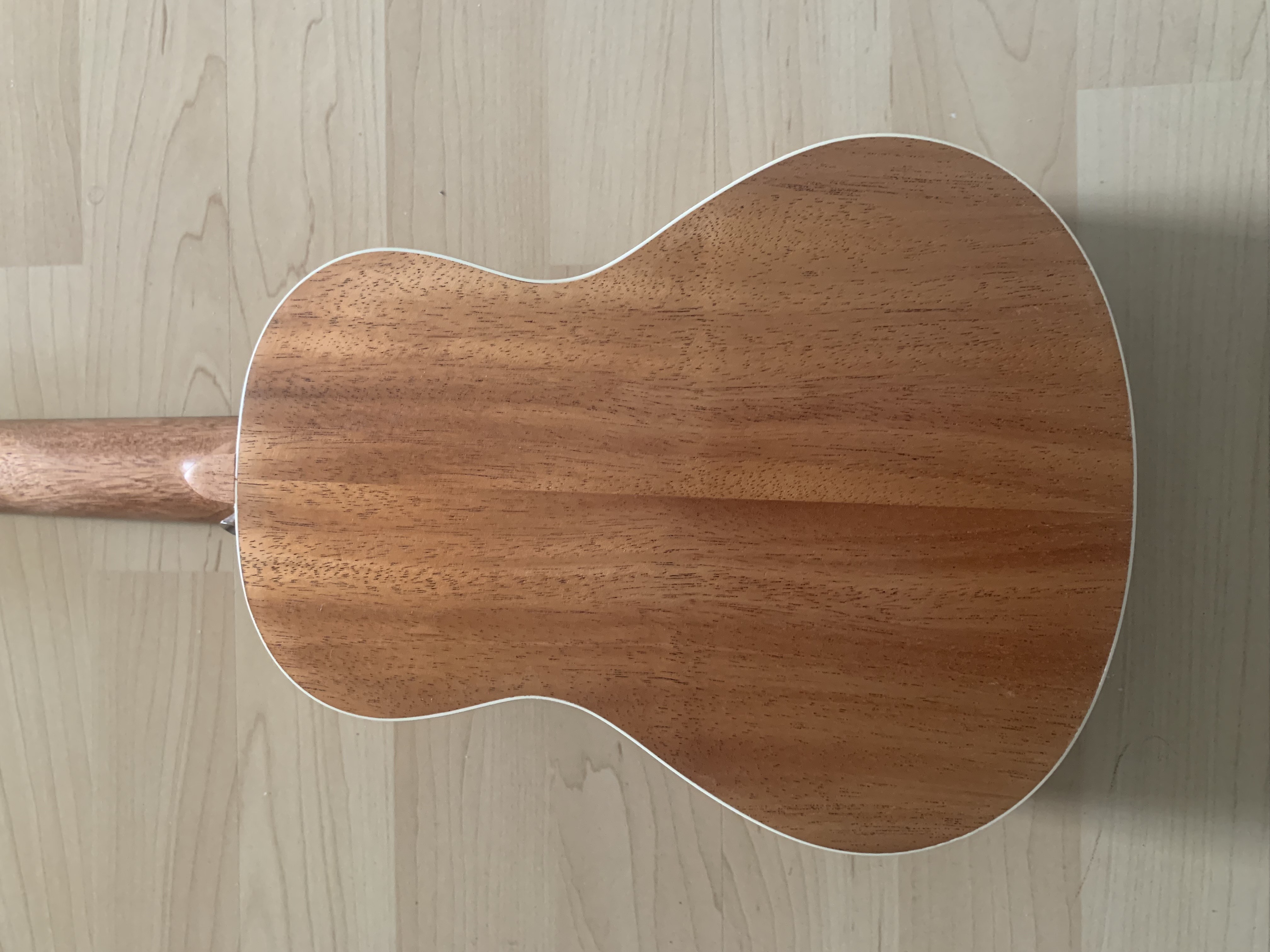Konzert Ukulele mit massiver Fichtendecke + Zubehör zum Sonderpreis Konzert Ukulele mit massiver Fichtendecke + Zubehör zum Sonderpreis
